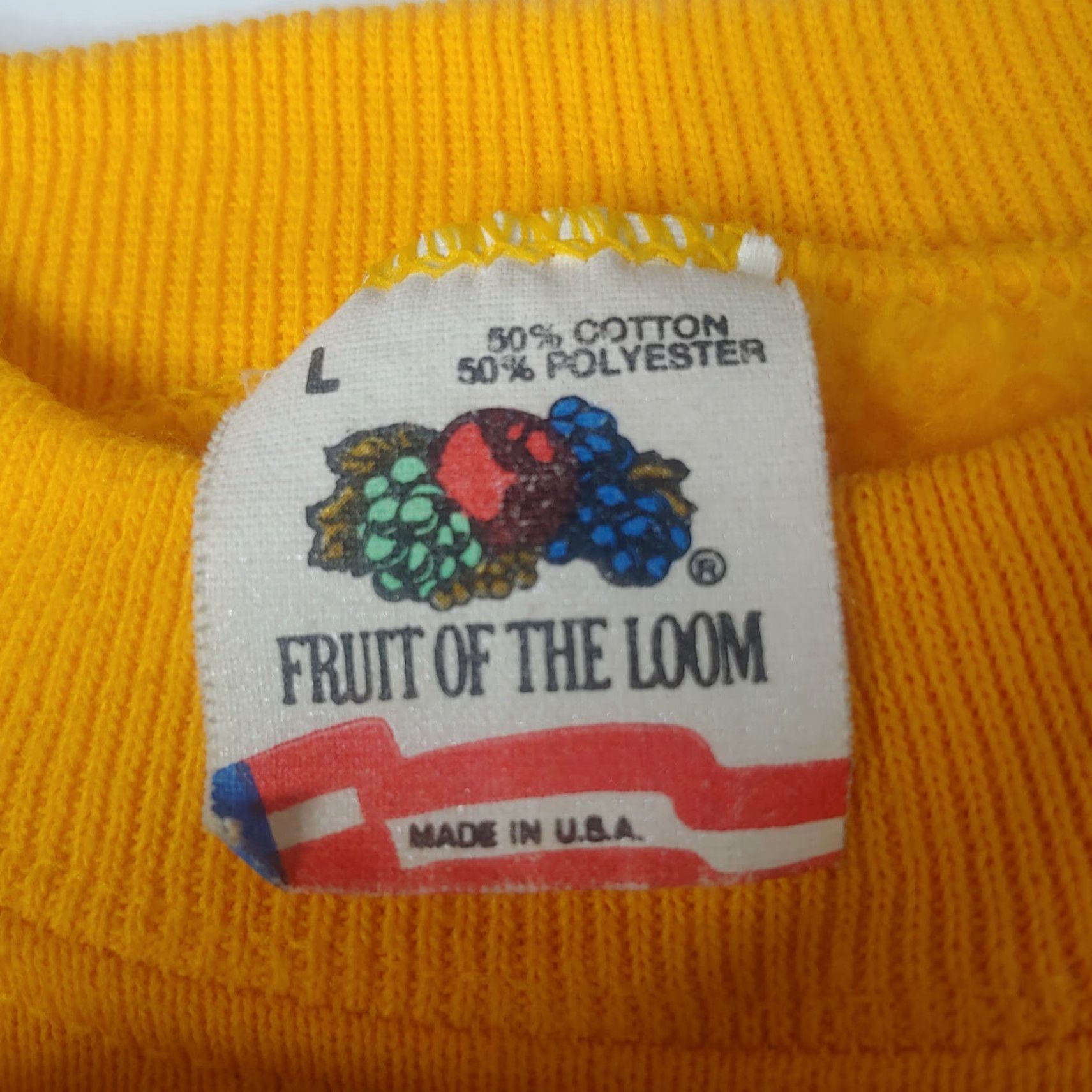 Fruit Of The Loom VINTAGE 1990s Christmas Sweatshirt Bear Large Yellow Heart Scarf Santa Airwaves Size US L / EU 52-54 / 3 - 6 Thumbnail