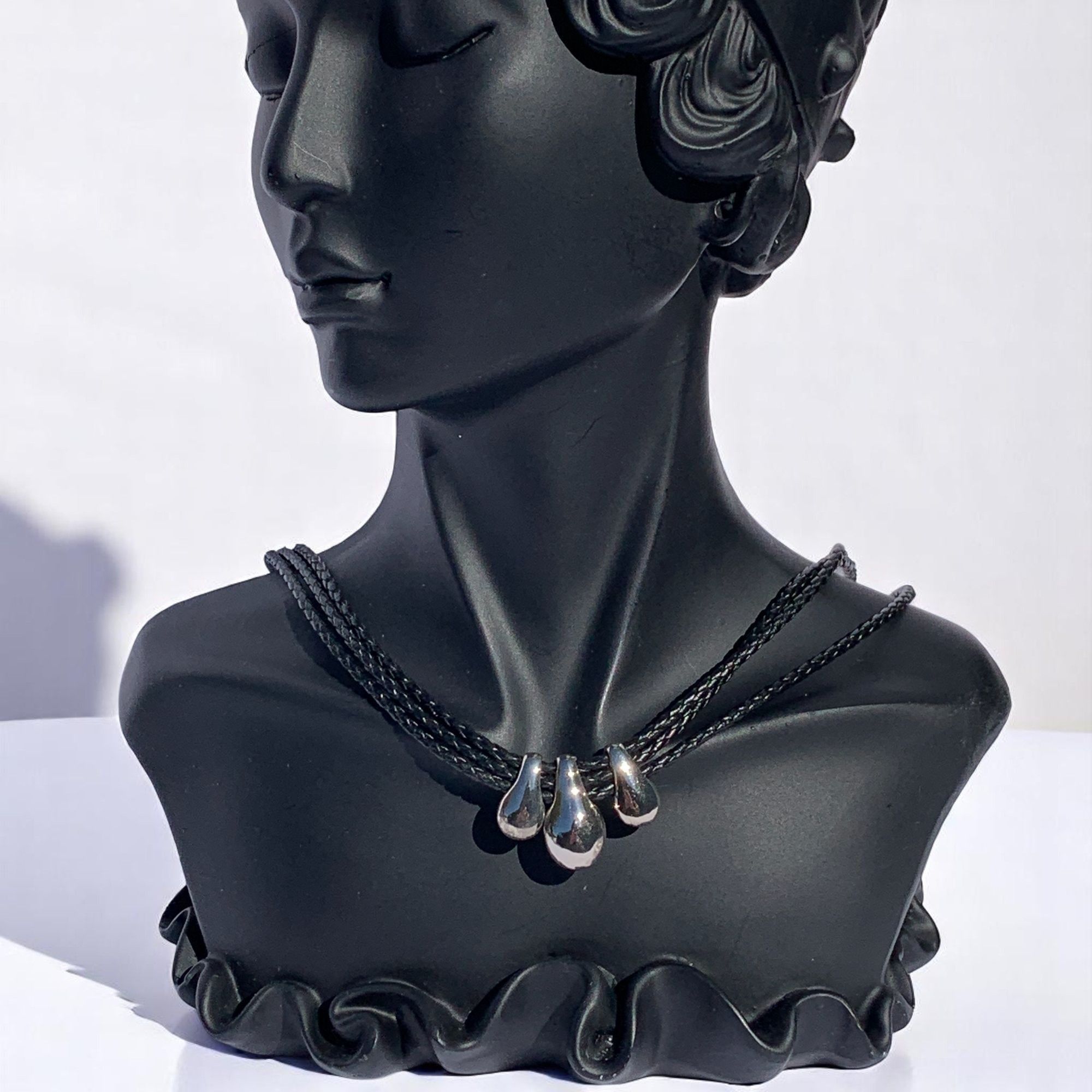 Designer Beautiful Women's Black Necklace With Pretty Teardrop Size ONE SIZE - 1 Thumbnail