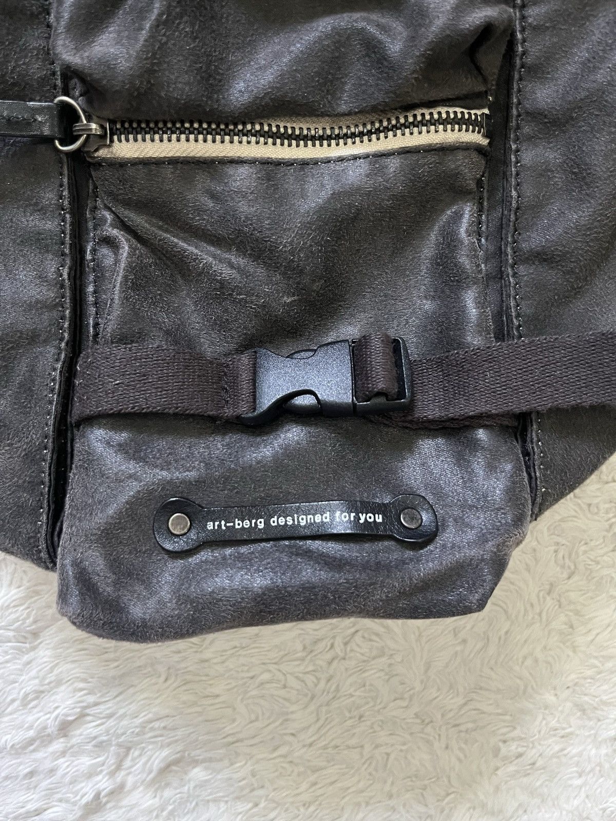 If Six Was Nine art berg "avant garde" mutltipocket utility crossbody bag Size ONE SIZE - 5 Thumbnail