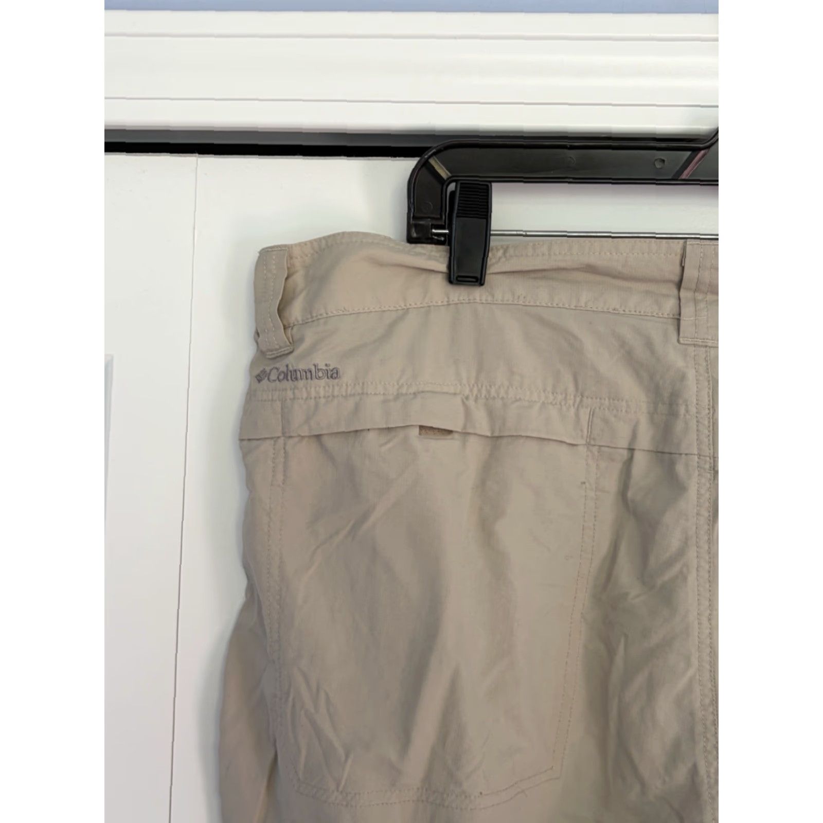 Vintage VINTAGE? No — Mens Columbia Shorts Omni Shade Sun Protection Beige 11" Inseam size 38w Size US 38 / EU 54 - 5 Thumbnail