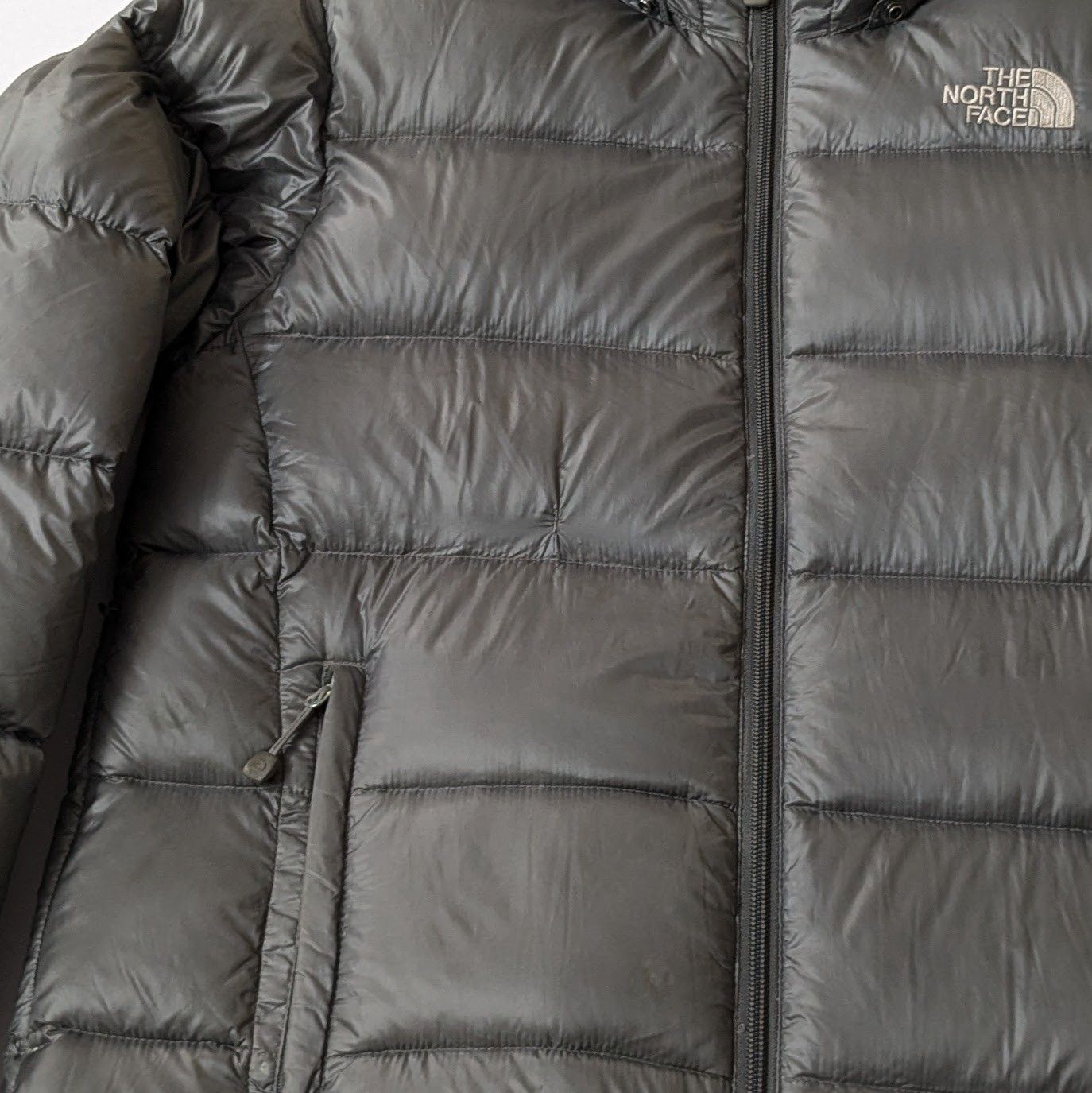 The North Face The North Face 700 series fitted nuptse shimmer grey Size L / US 10 / IT 46 - 9 Thumbnail