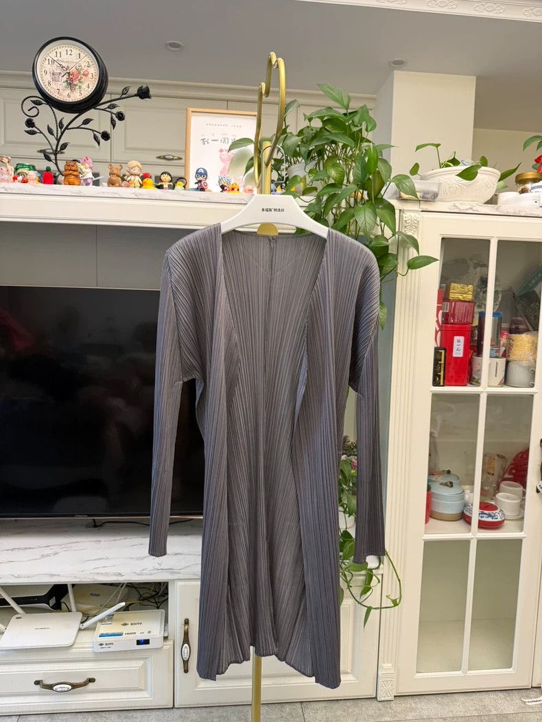 Issey Miyake Issey Miyake size:5 Grey pleated cardigan Size XS / US 0-2 / IT 36-38 - 2 Thumbnail