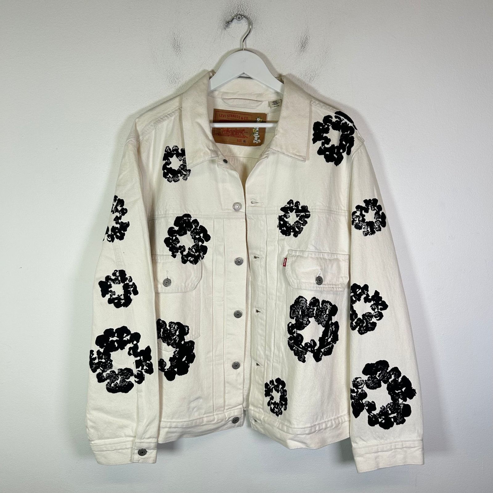 DENIM TEARS Denim Tears White Wreath Denim Jacket Size US XL / EU 56 / 4 - 1 Thumbnail