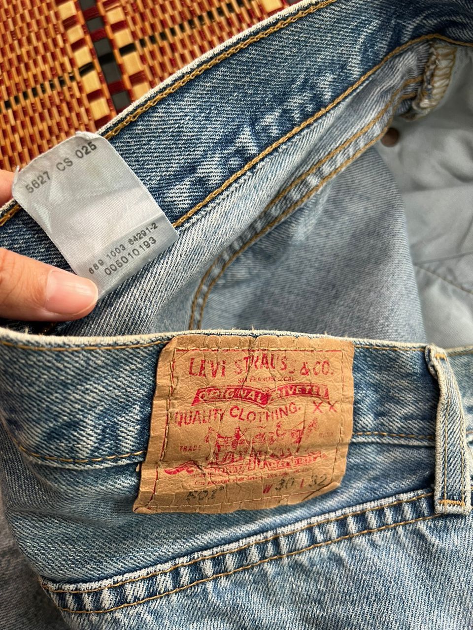 Levi's × Vintage Vintage Levis 501 Repaired Work Size US 31 - 11 Thumbnail