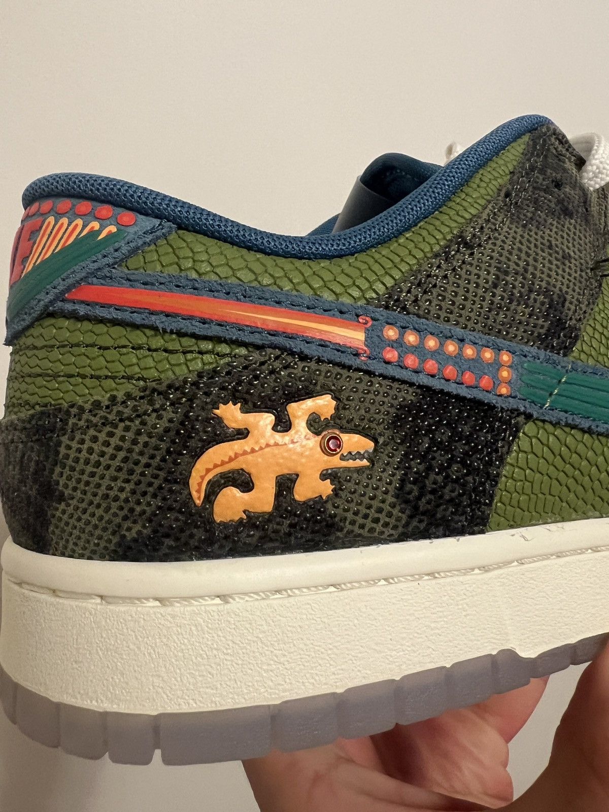 Nike Nike siempre familia dunk Size US 11 / EU 44 - 2 Thumbnail