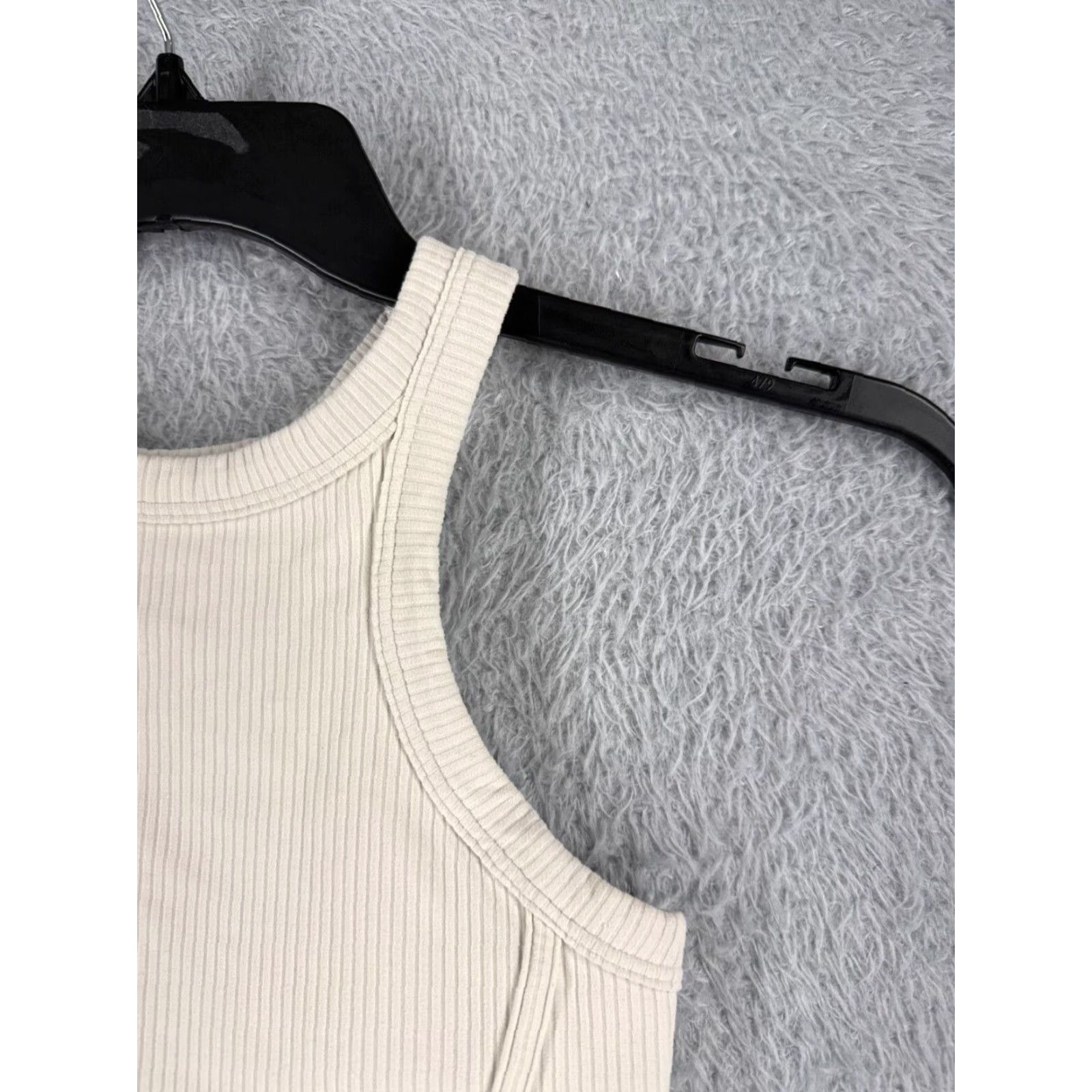 Lululemon Lululemon Shirt Women 2 Beige Ribbed High-Neck Yoga Bra Soft Nulu Fabric W2DKIS Size XS / US 0-2 / IT 36-38 - 2 Thumbnail