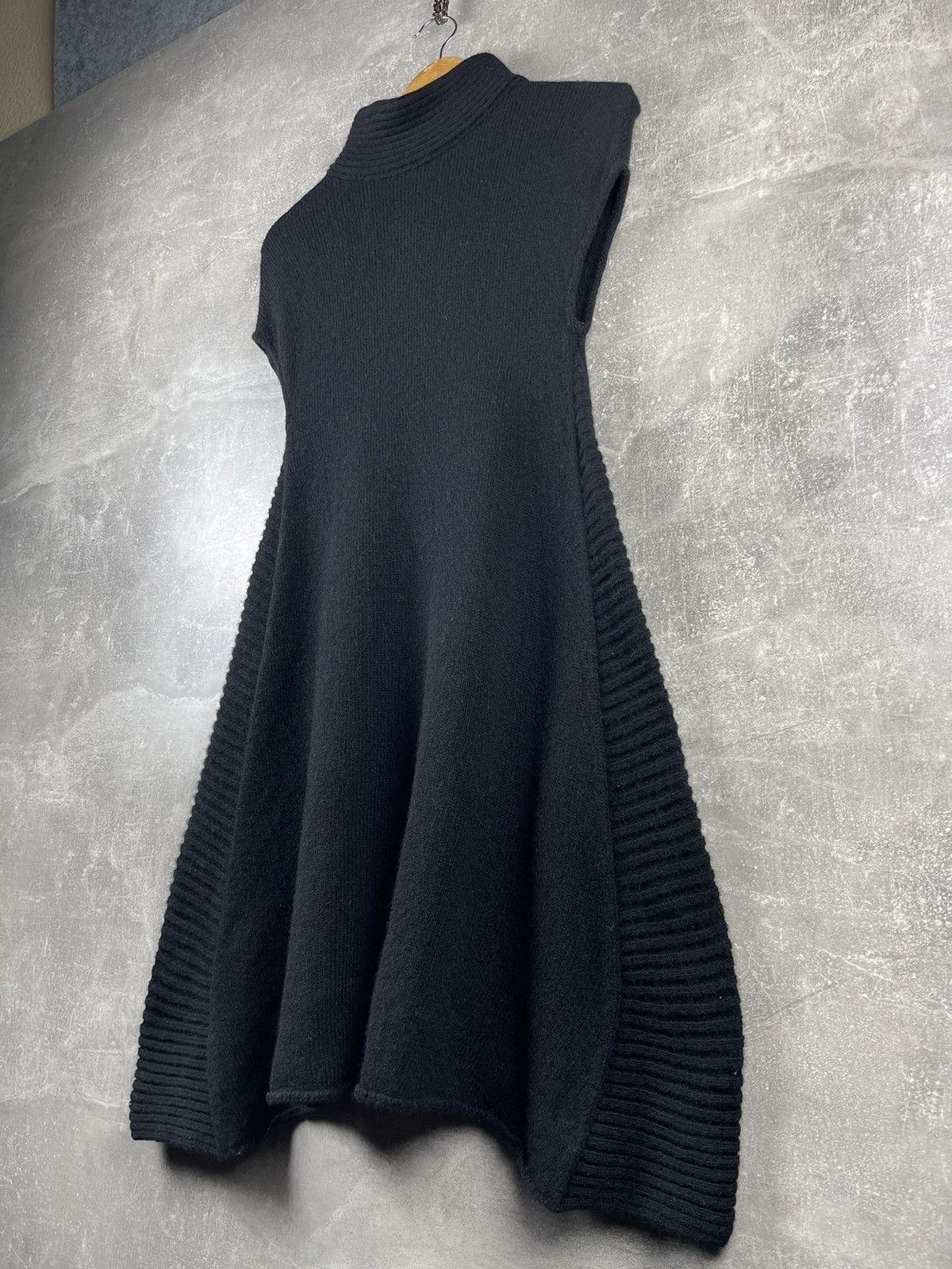 Balenciaga Balenciaga Knits Classic Wool Black Pullover Dress Sweater Size XS / US 0-2 / IT 36-38 - 2 Thumbnail