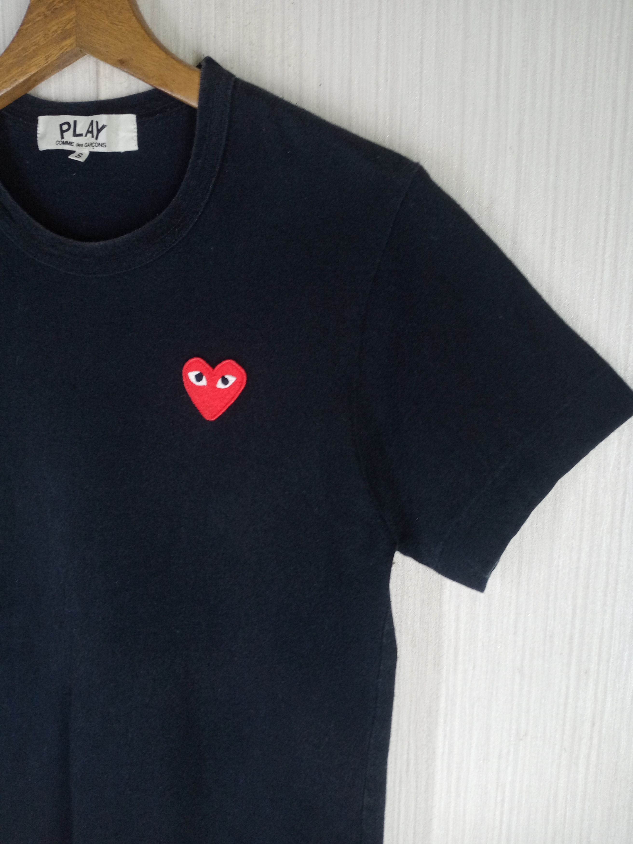 Comme des Garcons Rare Vintage Comme Des Garcons Play Tshirt Size US S / EU 44-46 / 1 - 4 Thumbnail