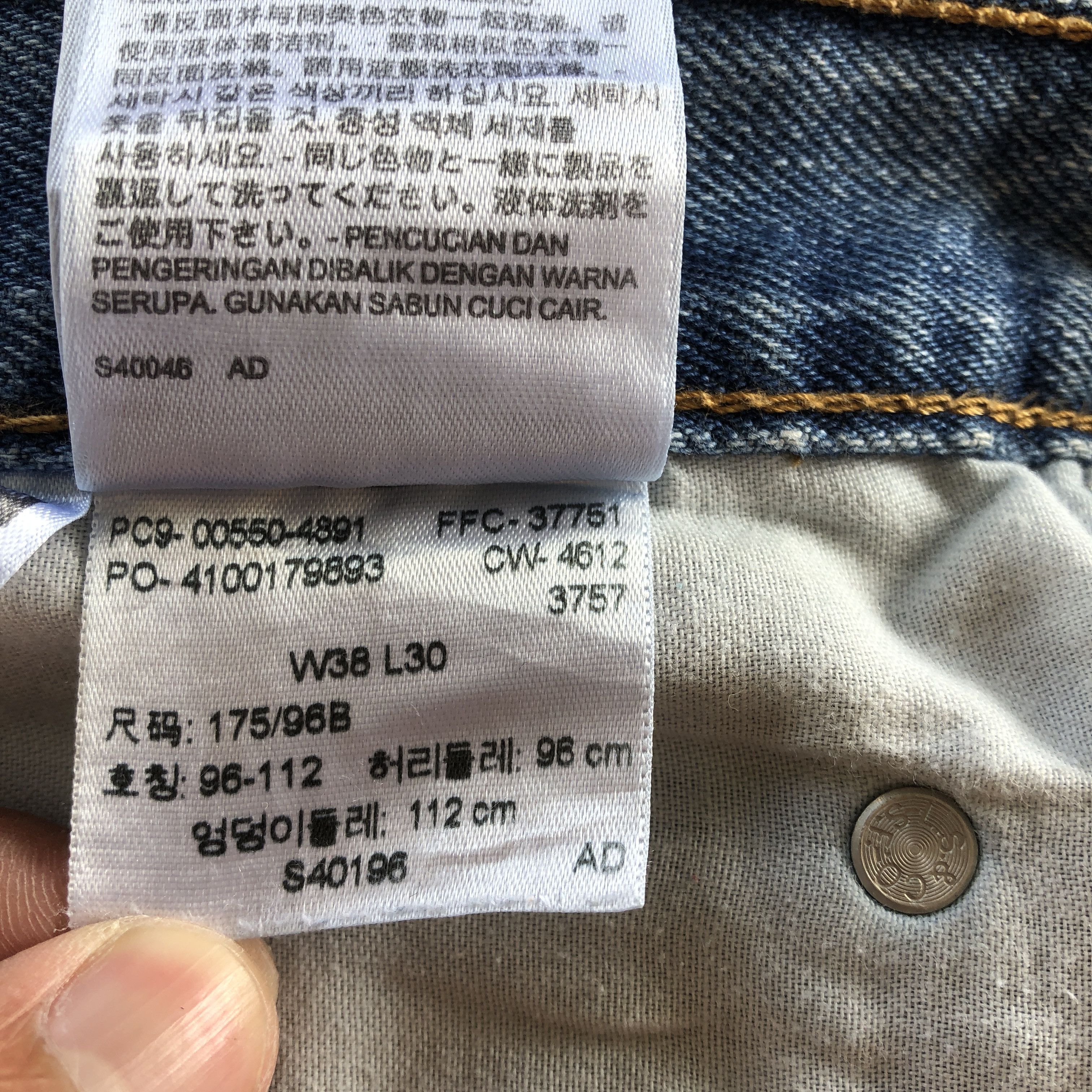 Levi's Vintage Levis 550 Faded Light Wash Jeans Levi's Baggy Denim Size US 38 / EU 54 - 6 Thumbnail