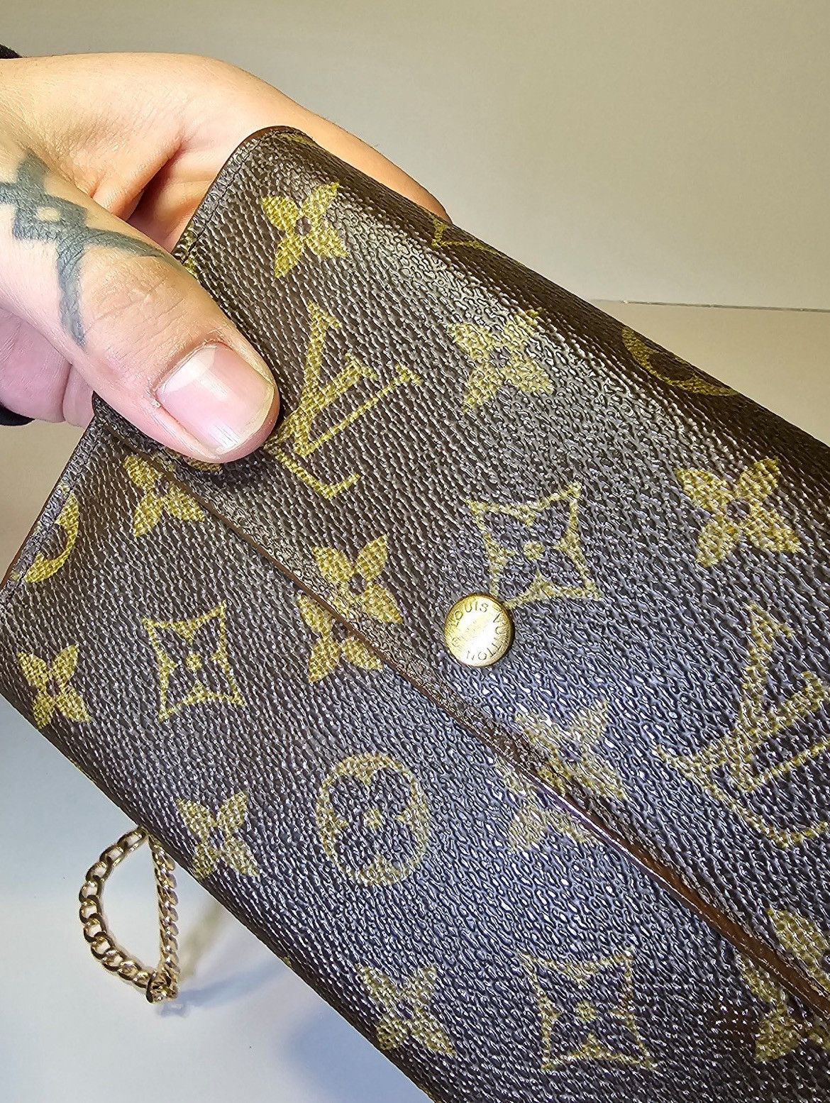 Louis Vuitton Louis vuitton cross body wallet purse. Lv monogram bag. Size ONE SIZE - 7 Thumbnail