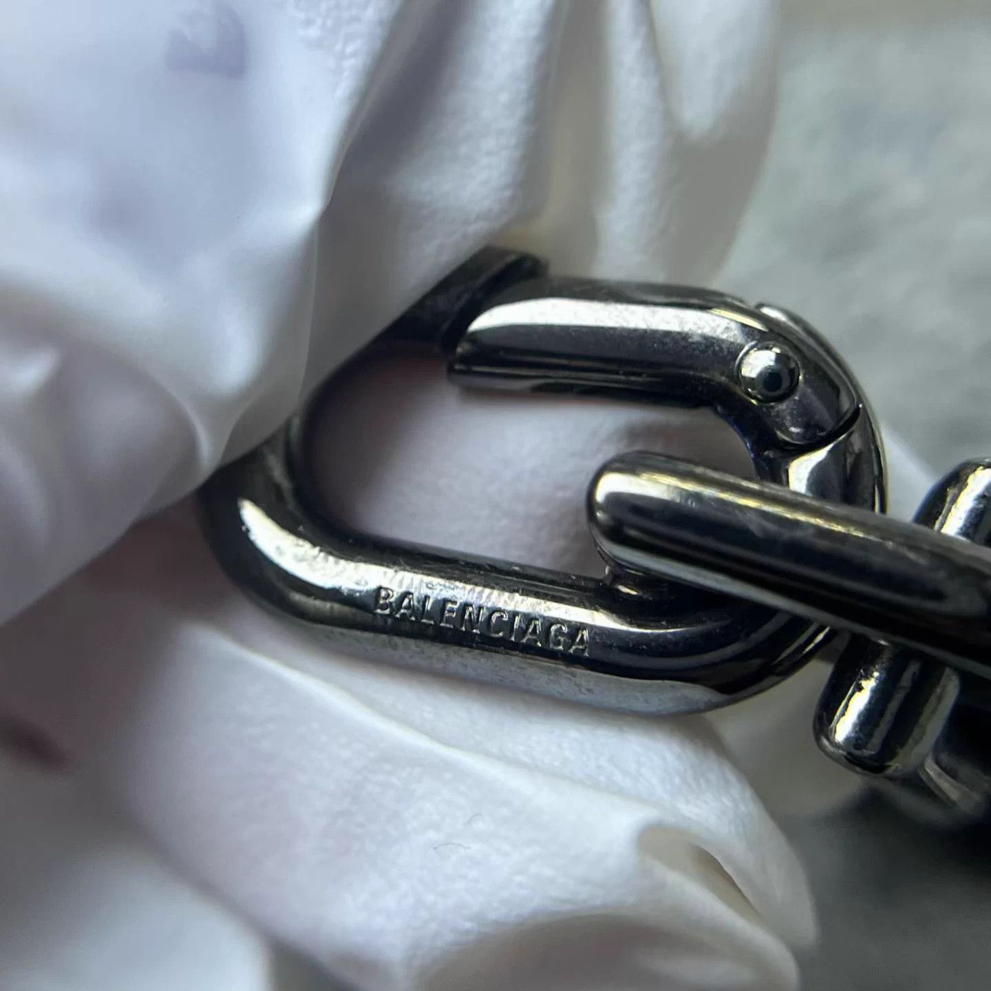 Balenciaga Balenciaga grey logo letter chain bracelet. Size ONE SIZE - 4 Thumbnail