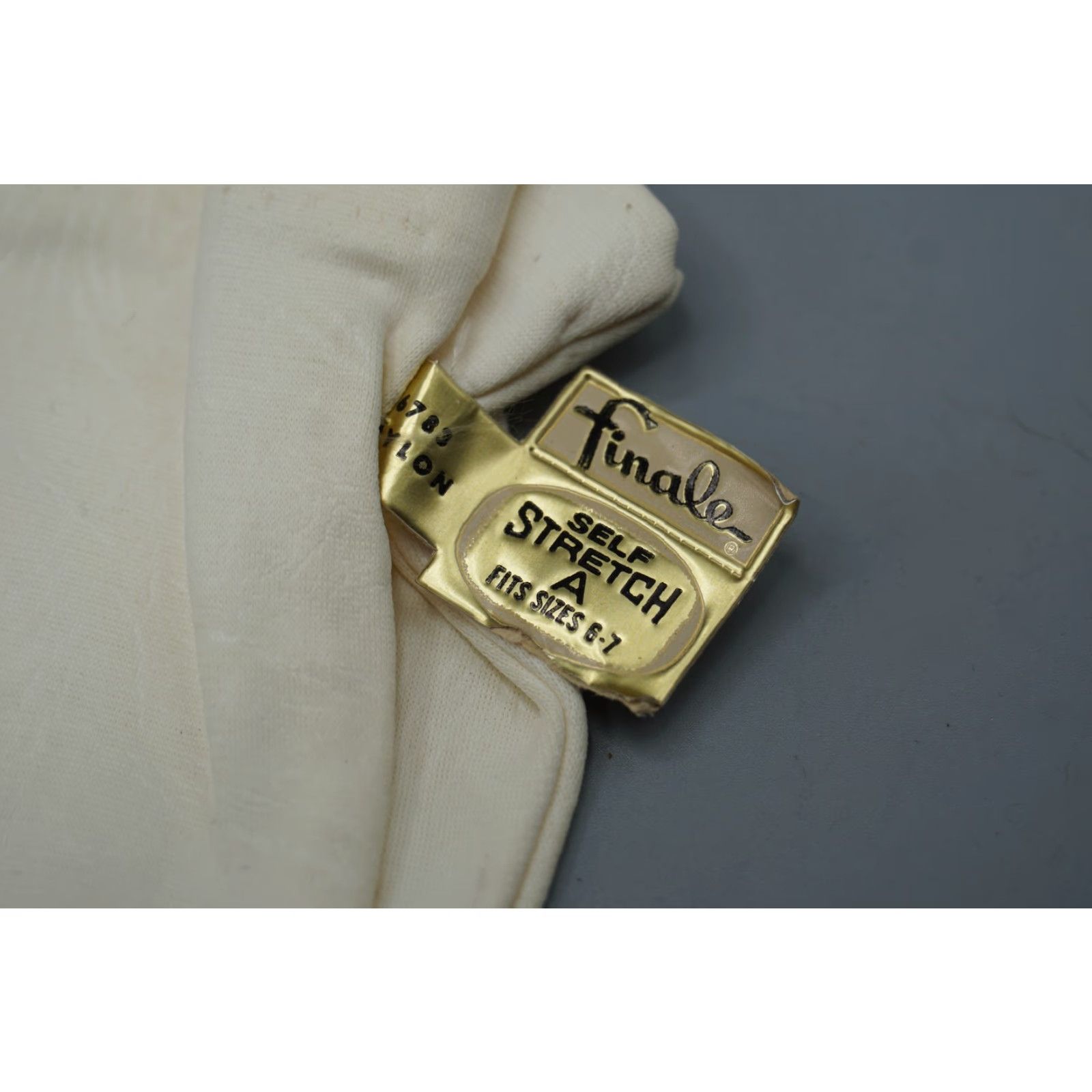 Vintage VINTAGE Finale Leather Look Nylon Gloves Women Cream 6-7 Self Stretch Dress Gloves Size ONE SIZE - 2 Thumbnail
