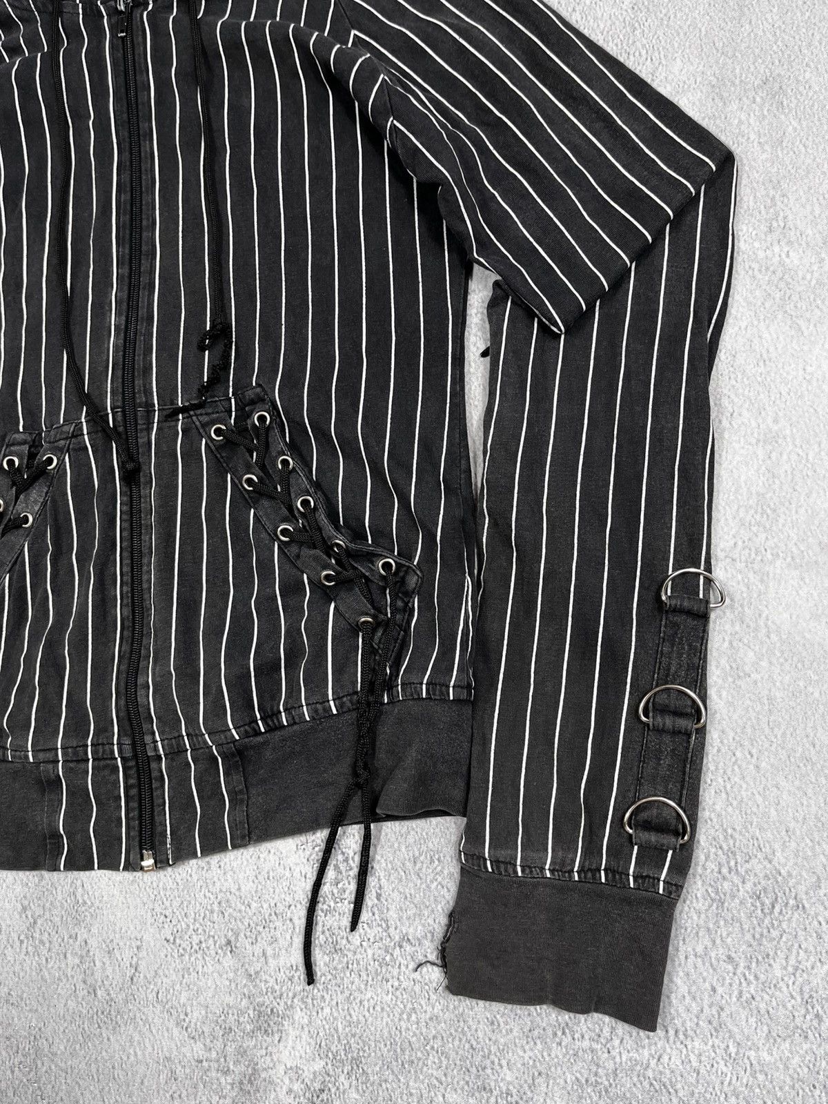 Japanese Brand × Vintage Vintage Y2K striped bondage ghotic wings zip hoodie Size M / US 6-8 / IT 42-44 - 4 Thumbnail
