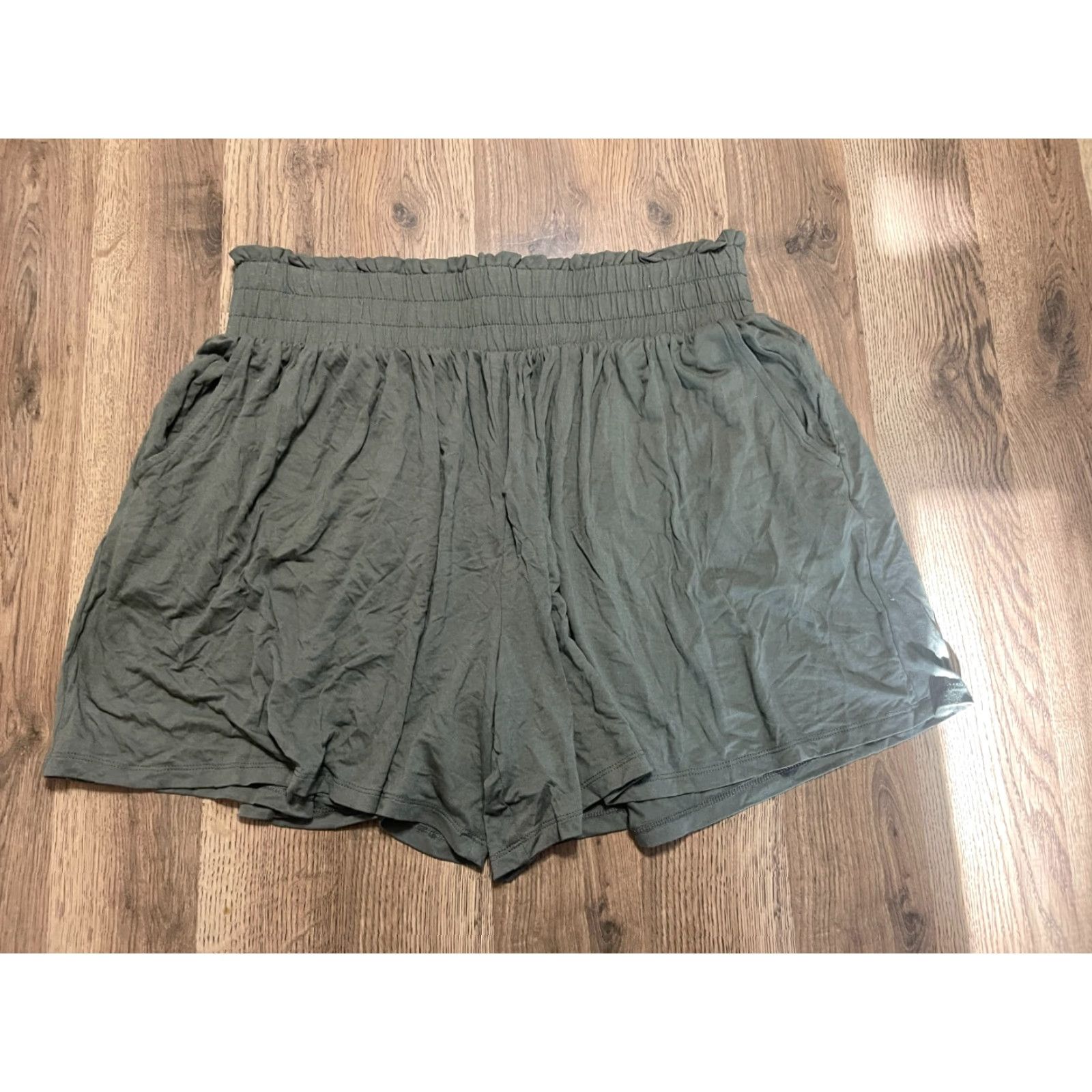 Vintage Terra & Sky Shorts Women's 0X Green Pull On Side Pockets Casual Regular Inseam 5.5 in Size 40" / US 18 - 2 Thumbnail