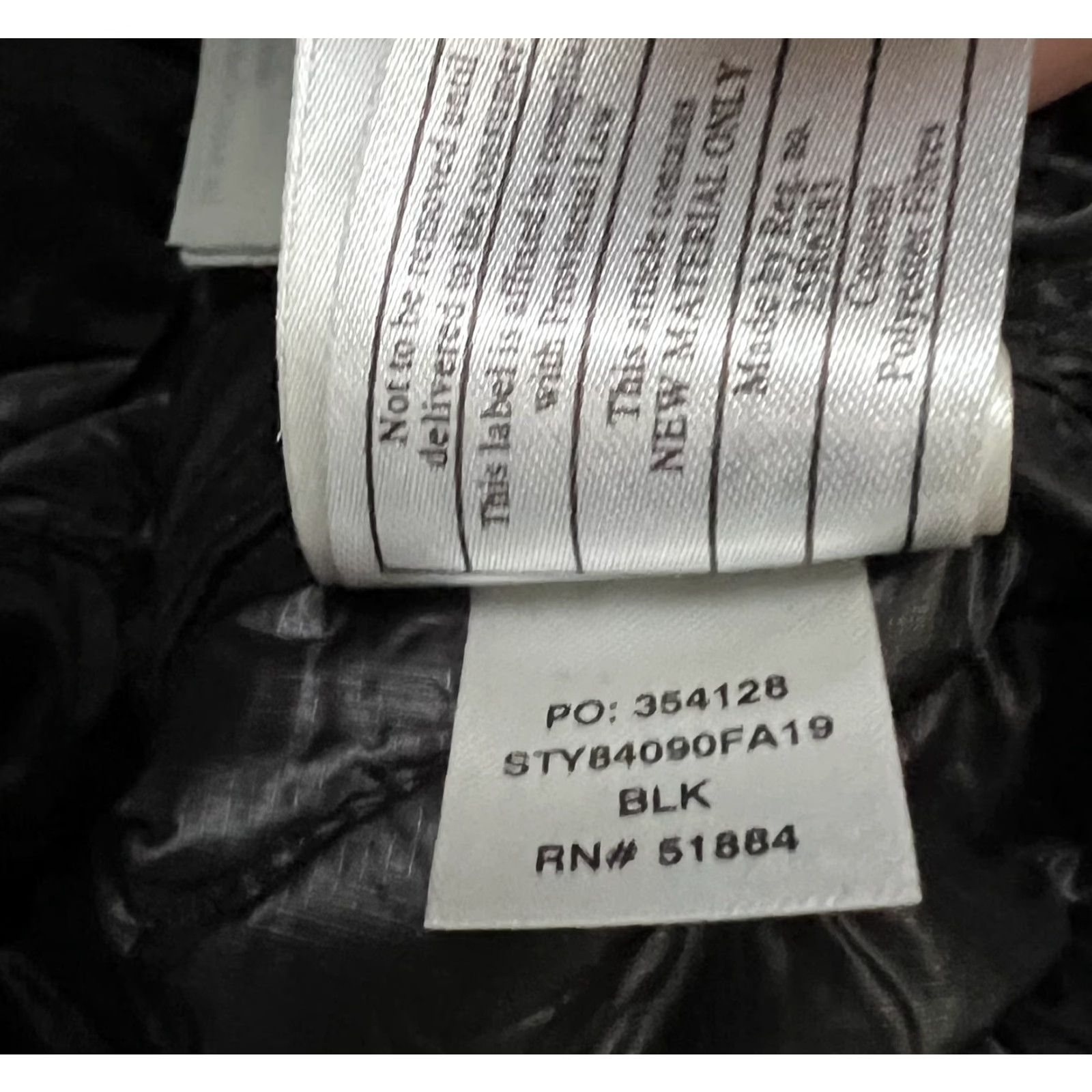 Patagonia VINTAGE? Wait, it's Patagonia Nano Puff Vest - Women's Large 84090 Black Logo Quilted Nylon Outer Shell 21” armpit to armpit 27” length Size L / US 10 / IT 46 - 6 Thumbnail