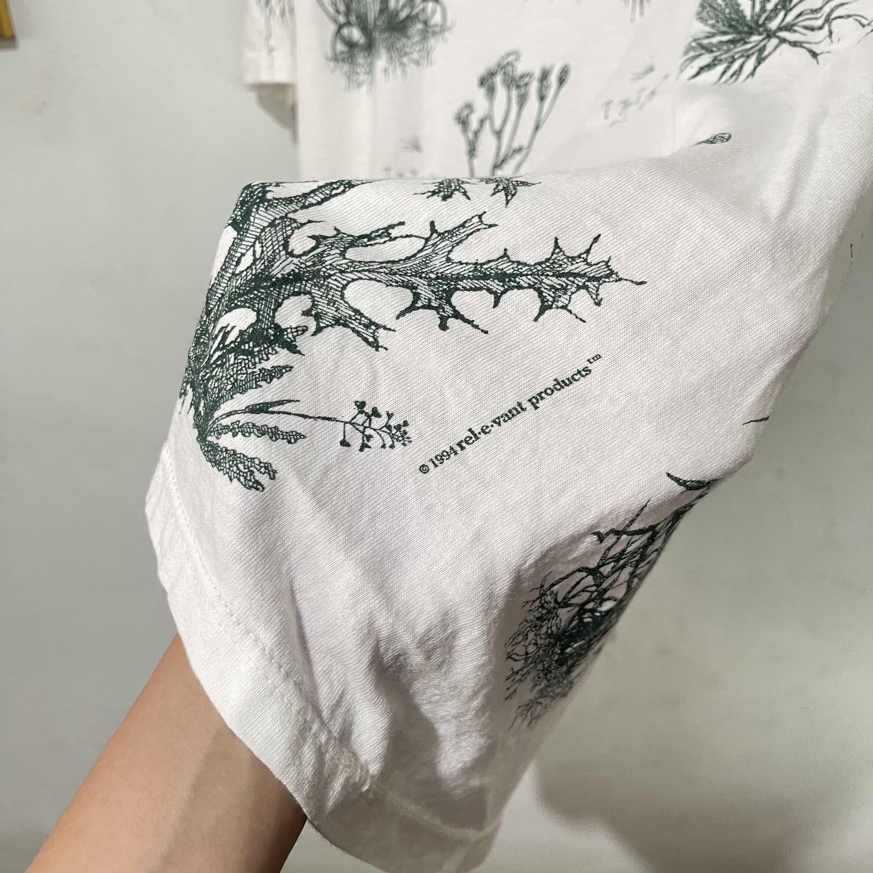 Vintage Vintage 90s Botanical Weeds T-Shirt Size US M / EU 48-50 / 2 - 3 Thumbnail
