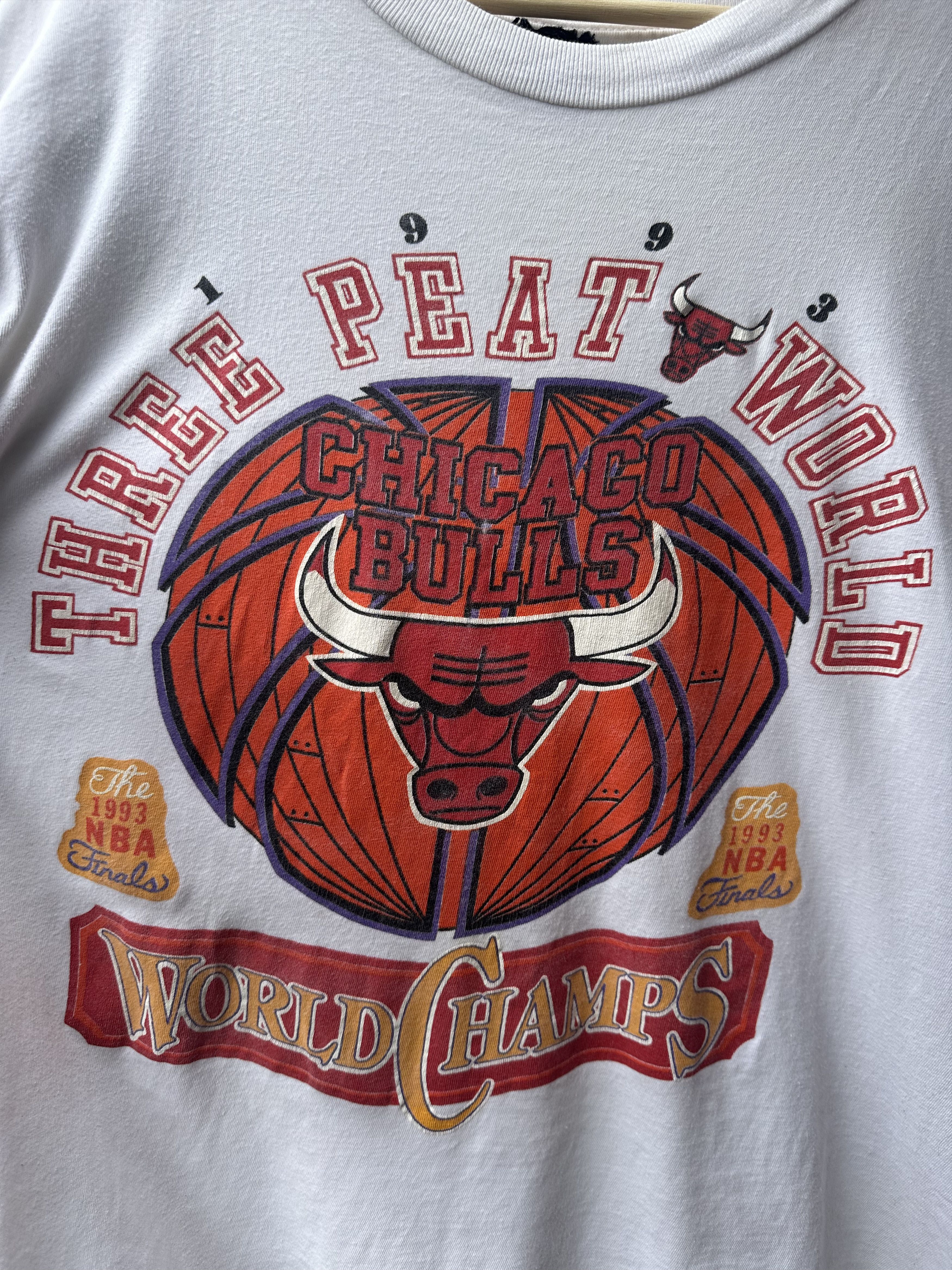 Vintage 1993 Chicago Bulls Three Peat T Size US L / EU 52-54 / 3 - 2 Thumbnail