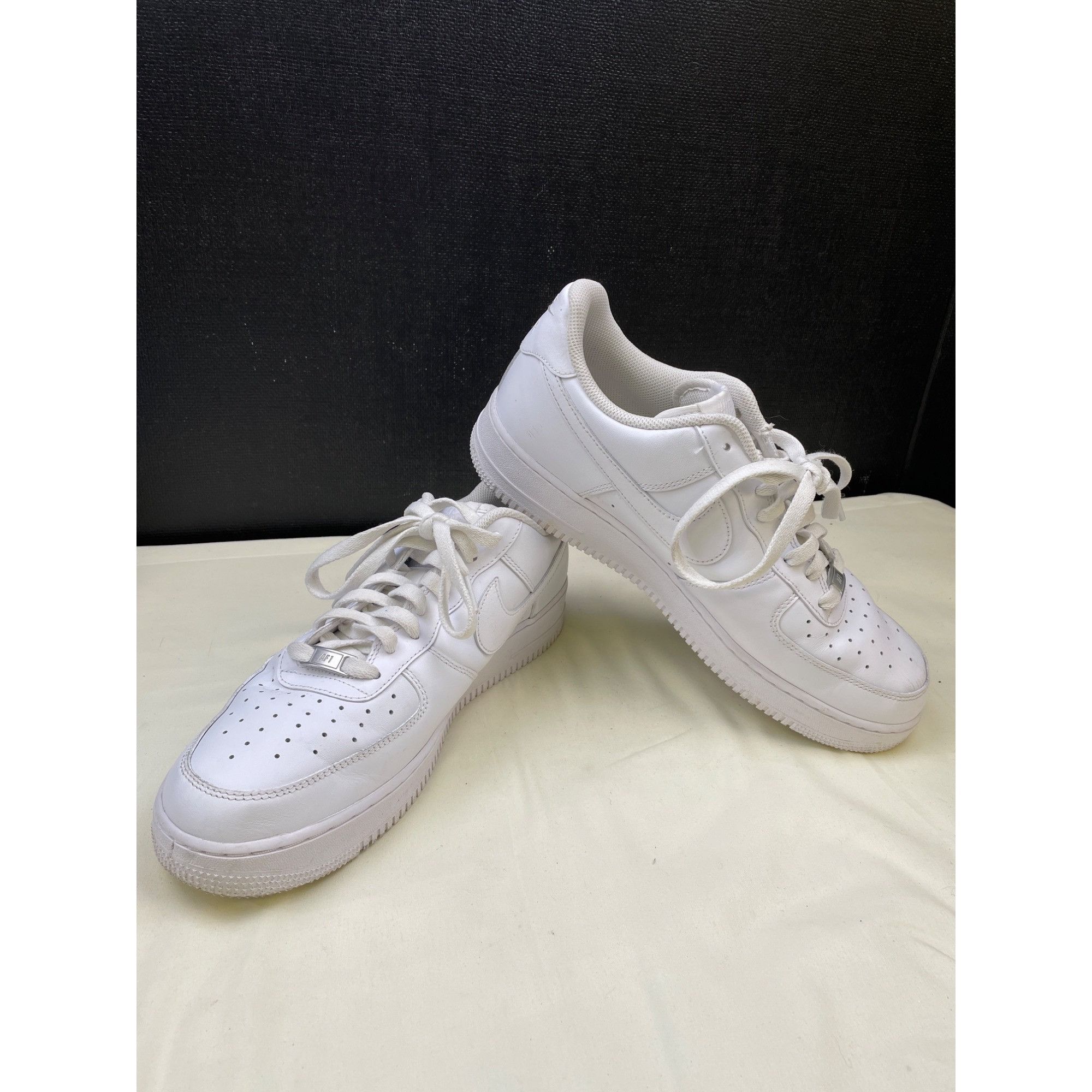 Nike Nike Men's White Air Force 1 Low Top sneakers Shoes Size 12 Size US 12 / EU 45 - 2 Thumbnail