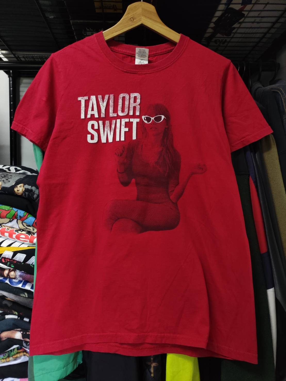 Band Tees Taylor Swift Red Tour 2013 T-Shirt Size US S / EU 44-46 / 1 - 3 Thumbnail