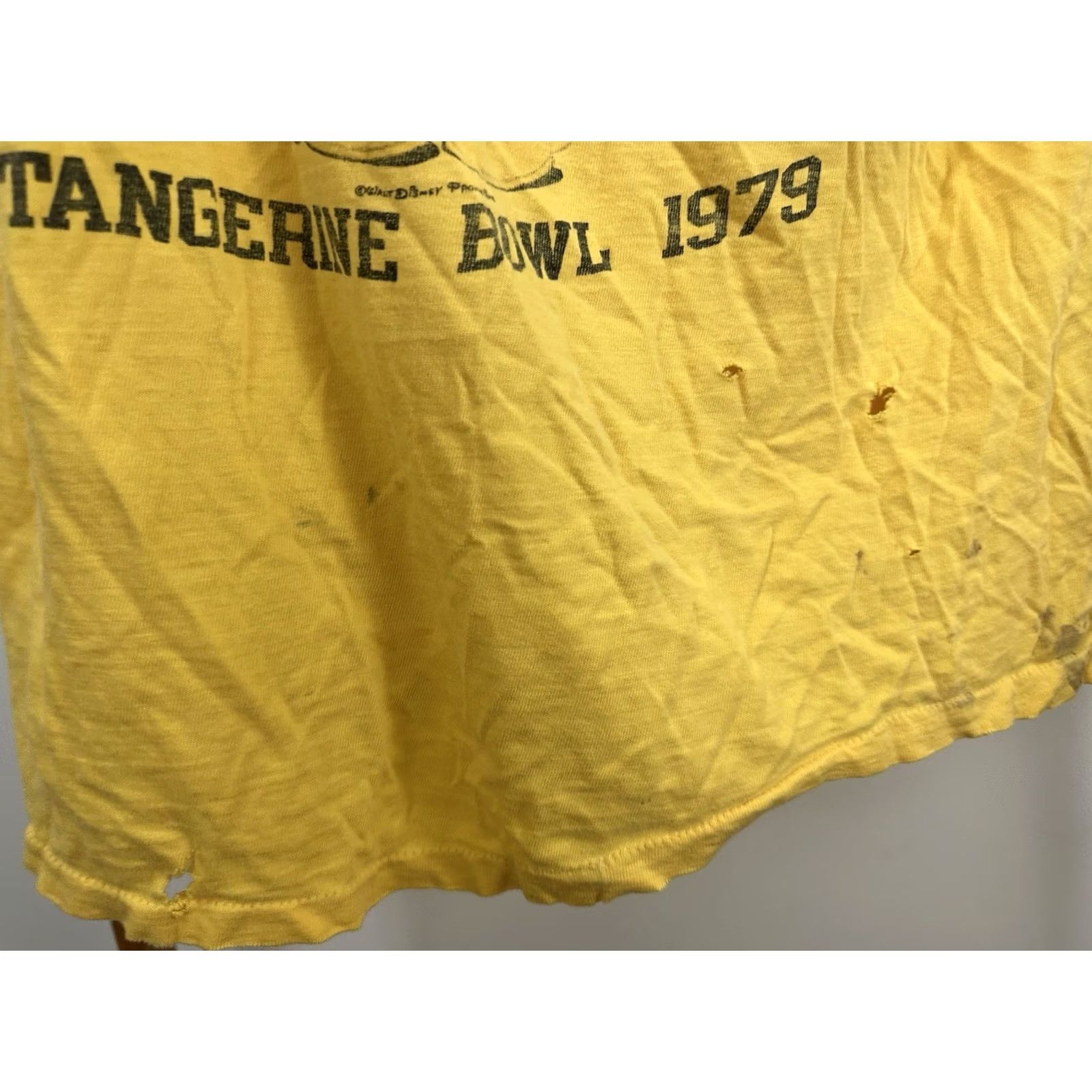 Disney VINTAGE Wake Forest University Disney Tangerine Bowl 1979 Thrashed Worn T-Shirt Mens L Yellow Shirt Distressed Mickey Disney Grunge 70s Size US L / EU 52-54 / 3 - 7 Thumbnail