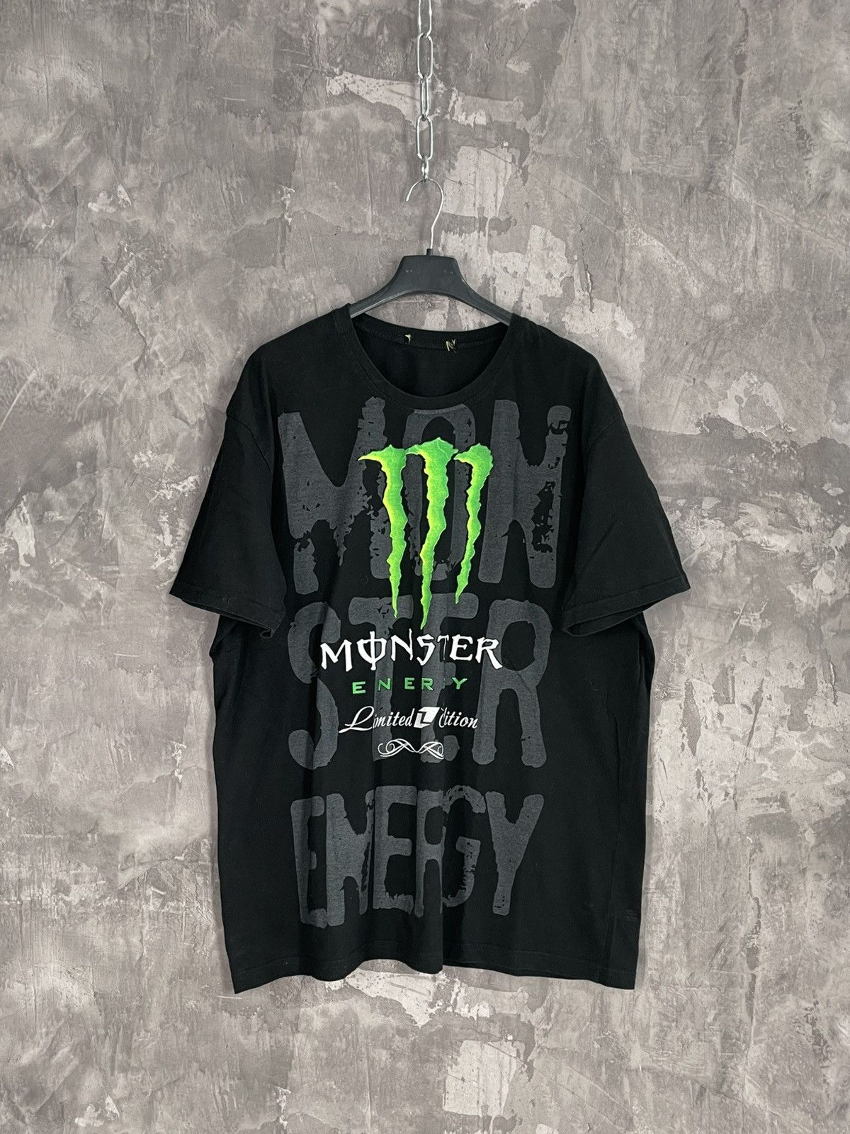 Vintage Monster Energy vintage Y2K Graphic t-shirt Size US L / EU 52-54 / 3 - 1 Thumbnail