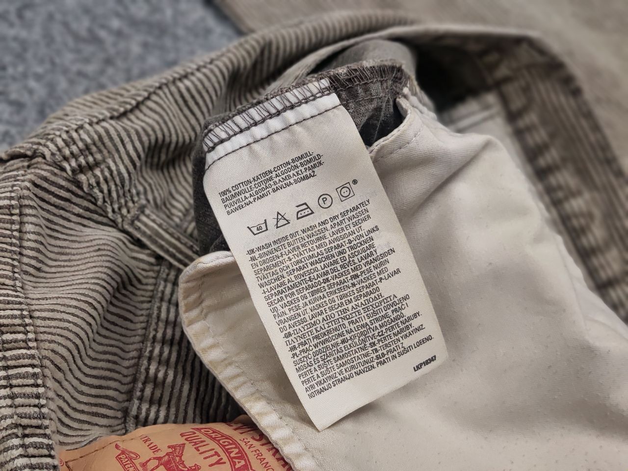 Levi's Vintage Levis 508 Dark Faded Corduroy Baggy Pants Y2K Style Size US 32 / EU 48 - 13 Thumbnail