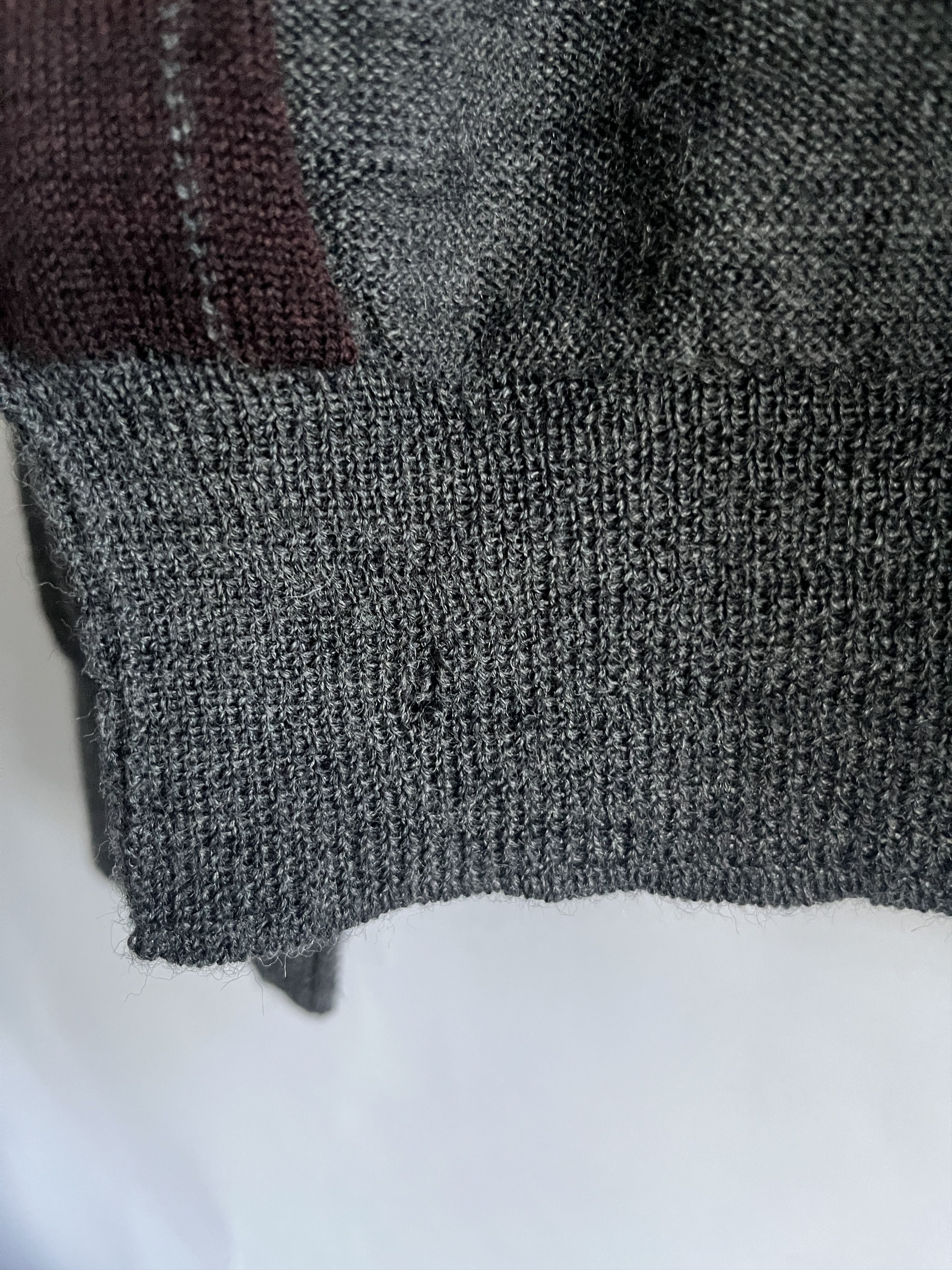Comme des Garcons Comme Des Garcons vneck crewneck sweatshirt sweater M L Size US L / EU 52-54 / 3 - 7 Thumbnail