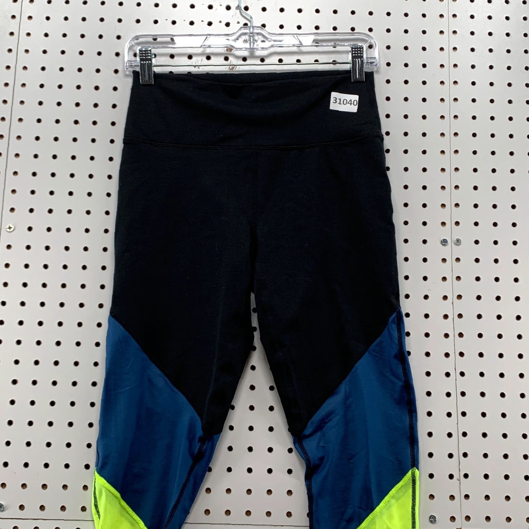 Fabletics Fabletics Leggings Womens Medium Black Green 7/8 26x23 Active Shirt Cropped Adult Womens Size 32" / US 10 / IT 46 - 2 Thumbnail