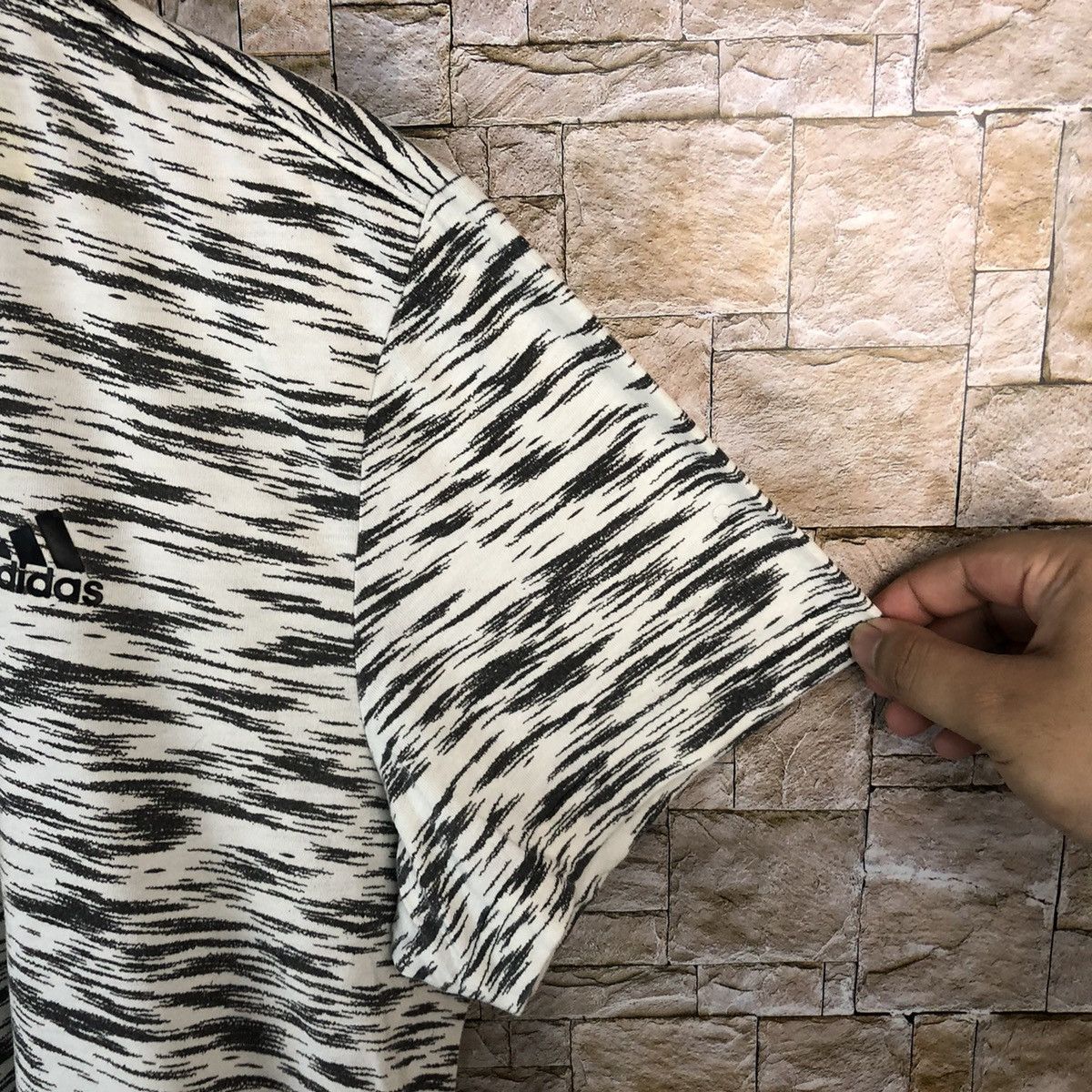 Adidas Adidas camo White T-Shirt #A529 Size US XL / EU 56 / 4 - 8 Thumbnail