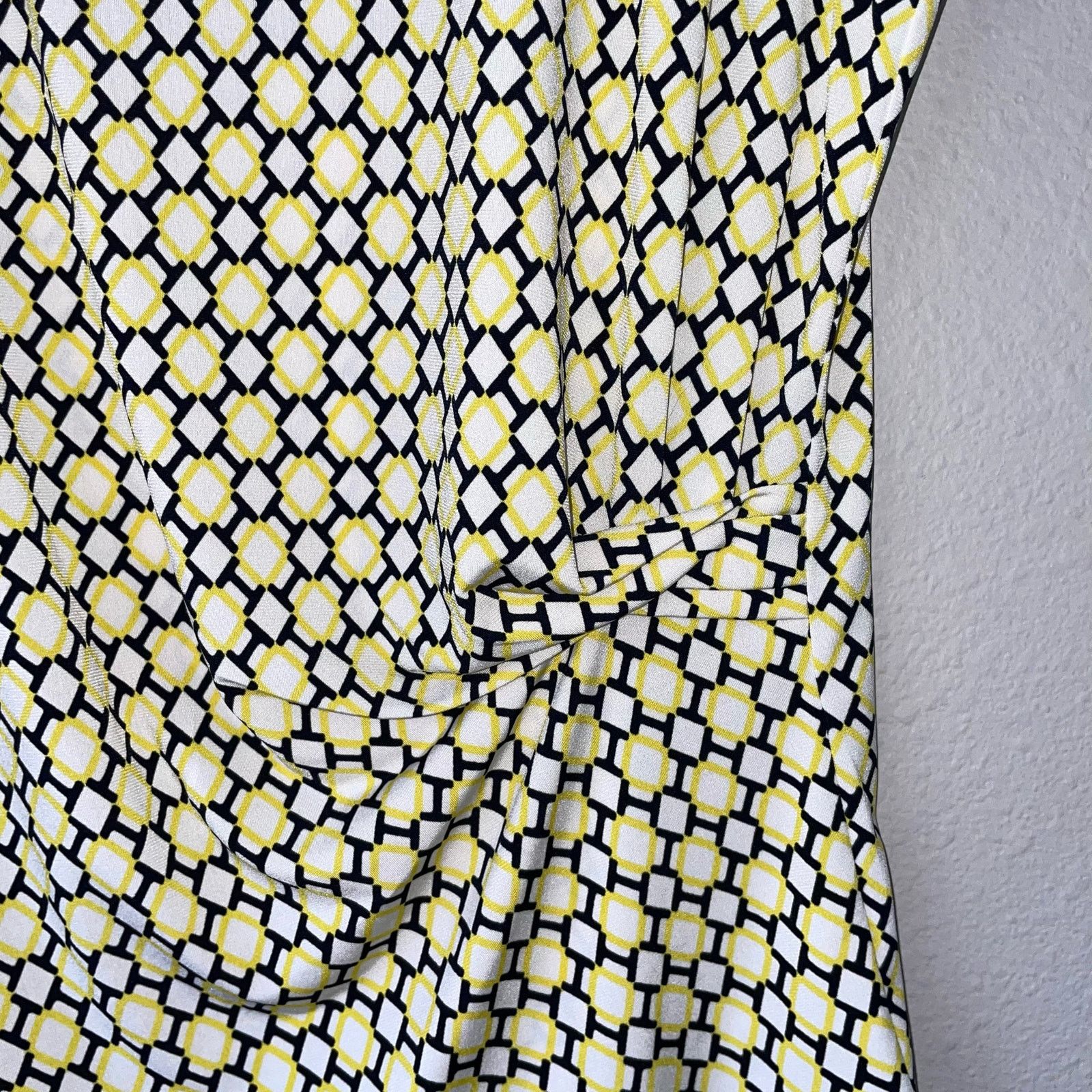 Jones New York Jones New York Blouse M Womens NWT Sleeveless Career Geo Size M / US 6-8 / IT 42-44 - 2 Thumbnail