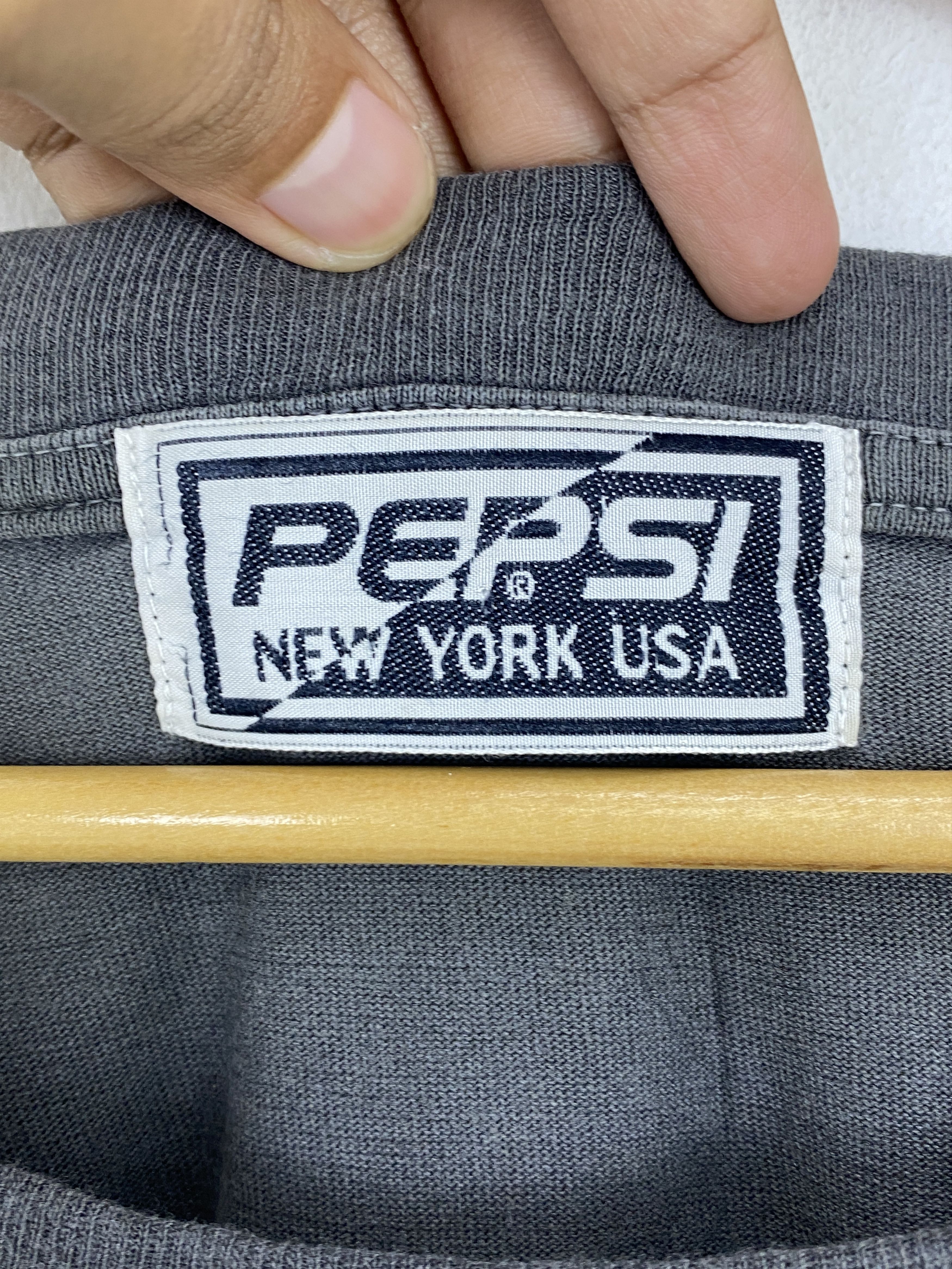 Vintage Vintage 90s Pepsi Sunfaded Short Sleeve Tshirt TA0526 Size US L / EU 52-54 / 3 - 5 Thumbnail