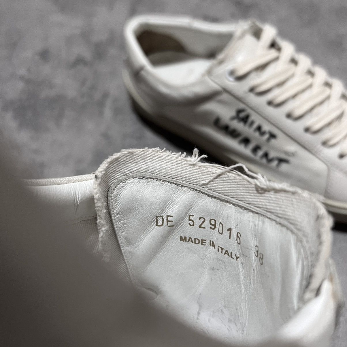 Saint Laurent Paris Court Classic Low SL/06 Logo Distressed Canvas Hedi Slimane Size US 8 / IT 38 - 9 Thumbnail
