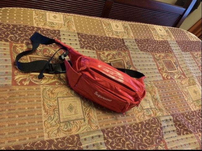 Supreme FW17 waistbag Red
