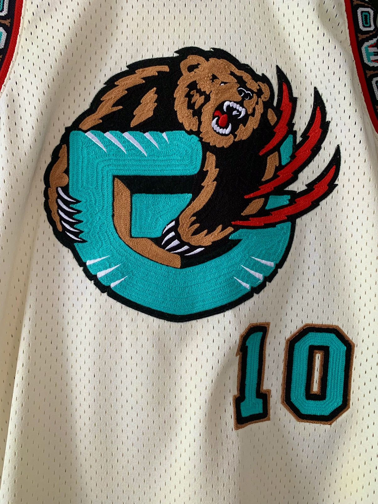 Mitchell & Ness Vancouver Grizzlies Mike Bibby Mitchell & Ness Jersey Size US L / EU 52-54 / 3 - 5 Thumbnail