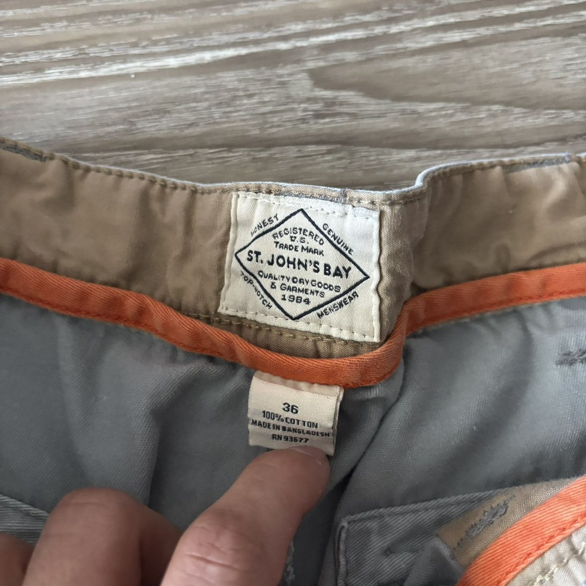 Vintage Crazy Vintage Y2K/2000s Grey Streetwear Skater Style Cargo Shorts! Size 36 Size US 35 - 6 Thumbnail