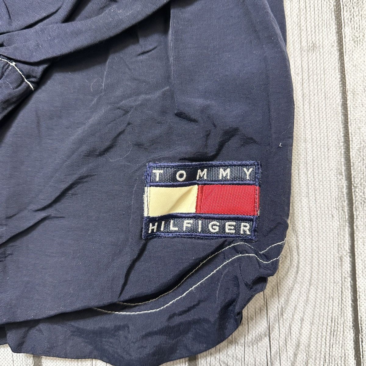 Tommy Hilfiger Vintage Tommy Hilfiger windbreaker Size US XL / EU 56 / 4 - 4 Thumbnail
