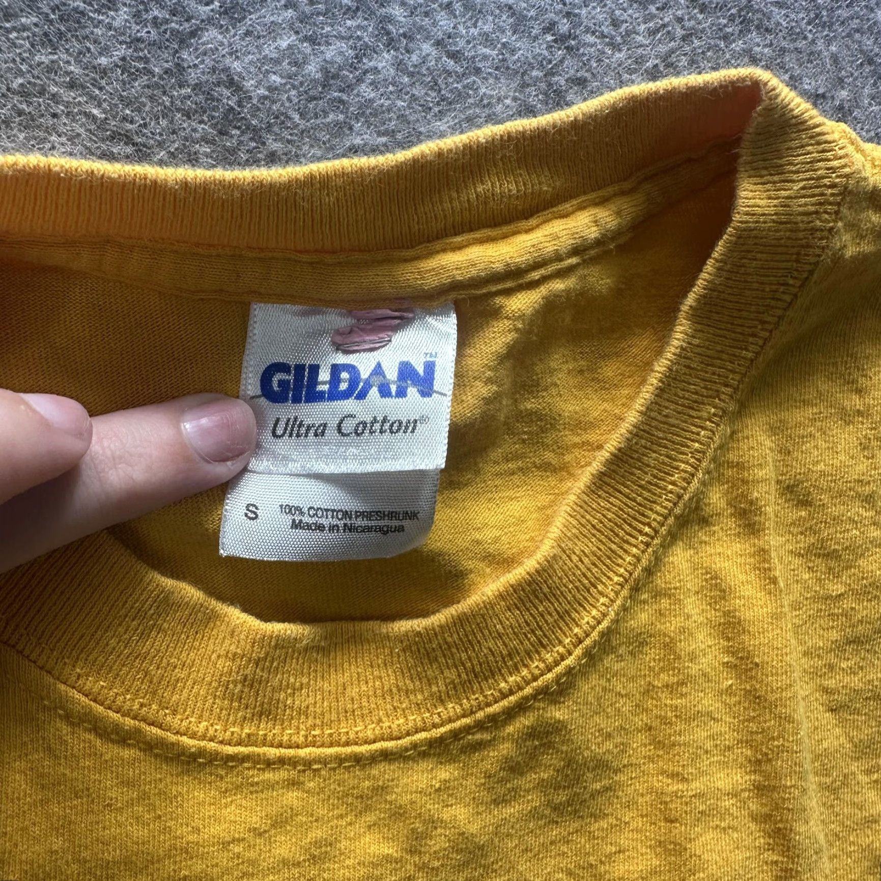 Gildan Gildan Shirt Mens Small Yellow Mt. Airy Basketball 2010 2011 Team Tee Graphic Size US S / EU 44-46 / 1 - 4 Thumbnail