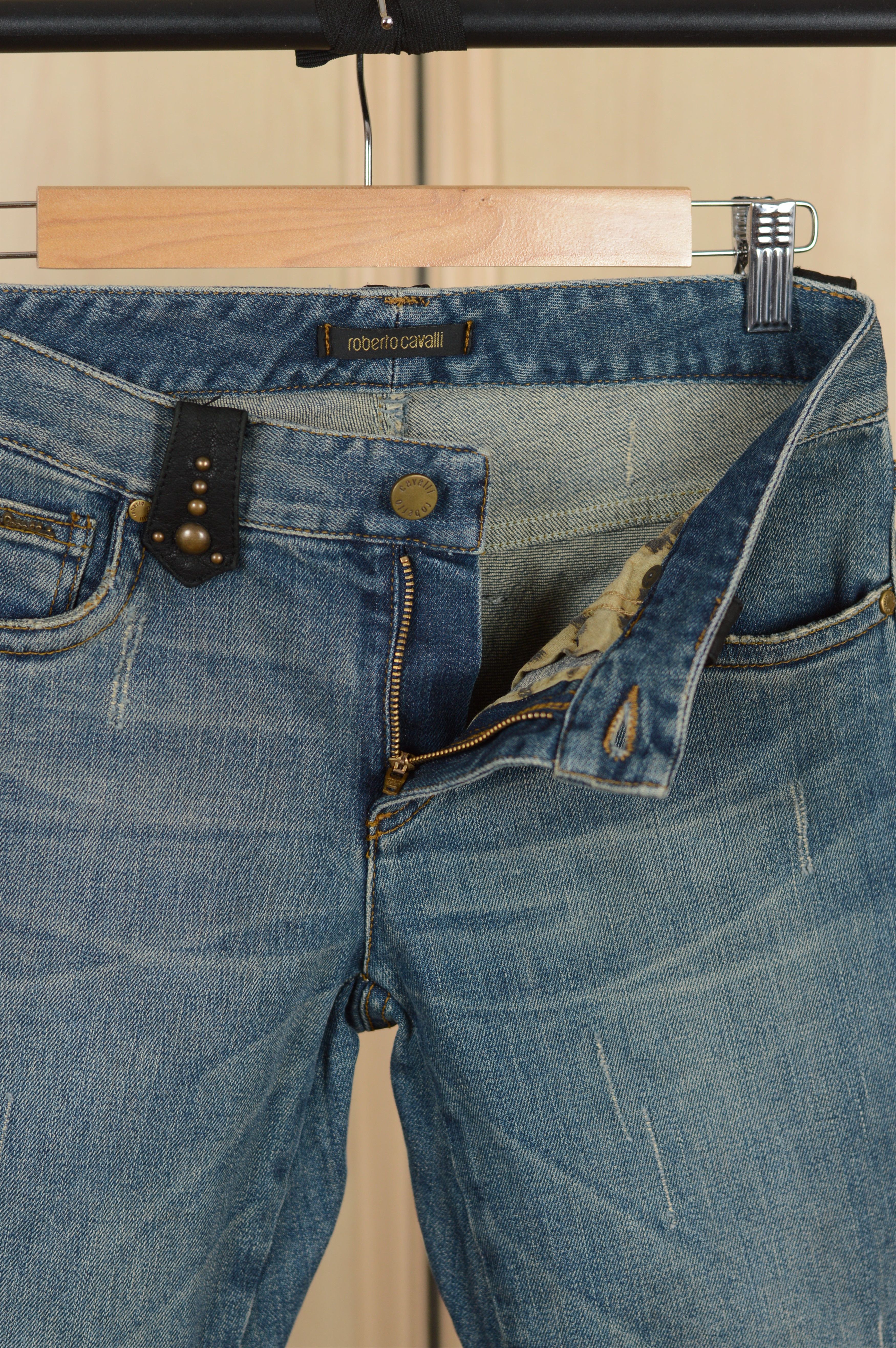 Roberto Cavalli Roberto Cavalli Leather Details Distressed Denim Jeans Size 26" / US 2 / IT 38 - 7 Thumbnail