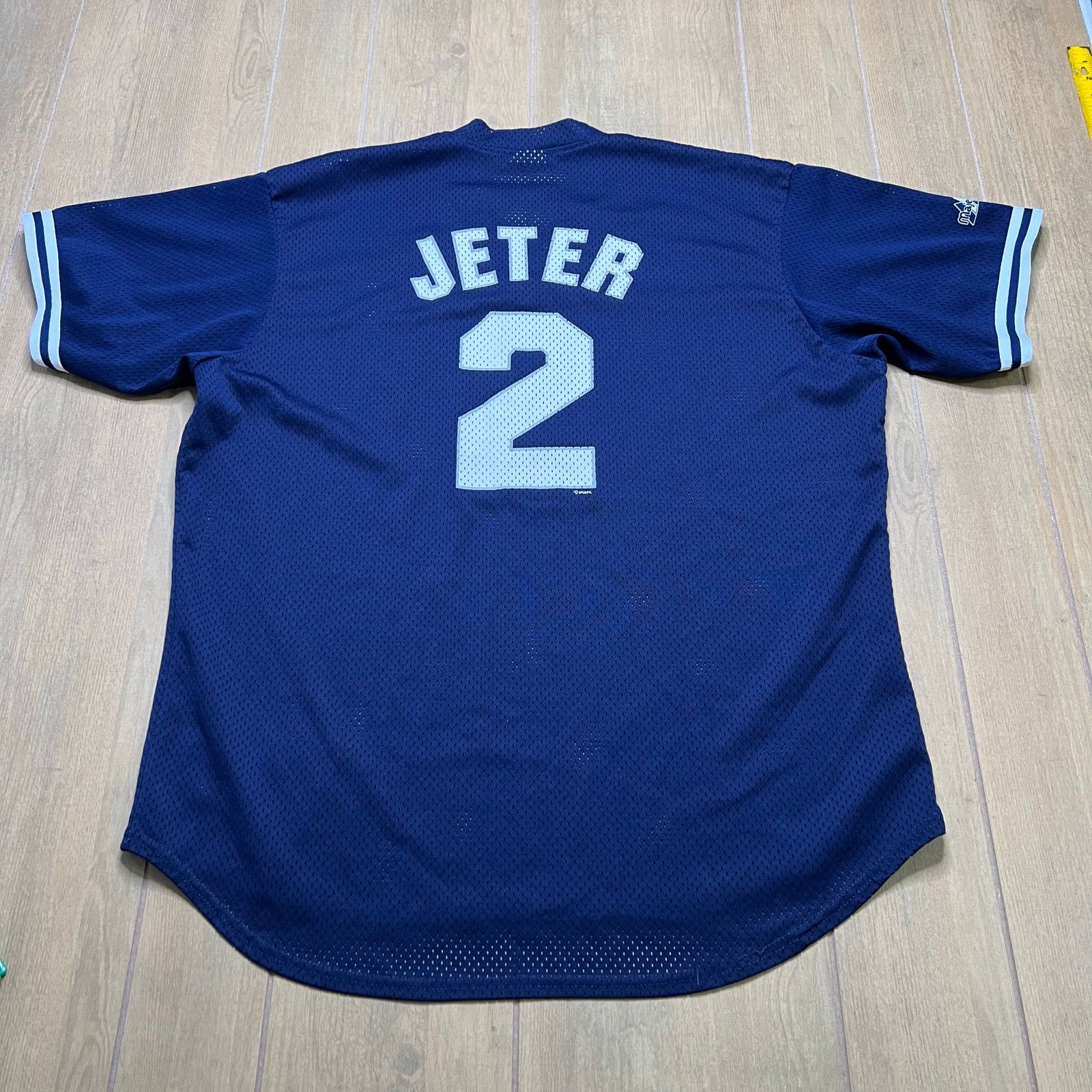 Majestic Vintage Derek Jeter #2 New York Yankees Jersey 90s World XL Size US XL / EU 56 / 4 - 8 Thumbnail