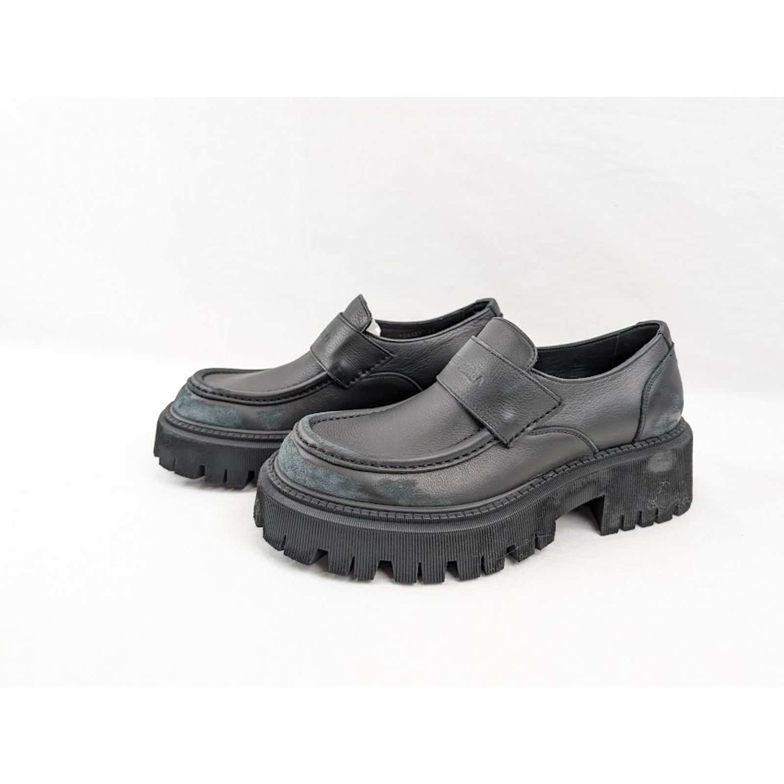 Balenciaga o1rshd1 Tractor Loafers L20 in Black Size US 12 / EU 45 - 15 Thumbnail
