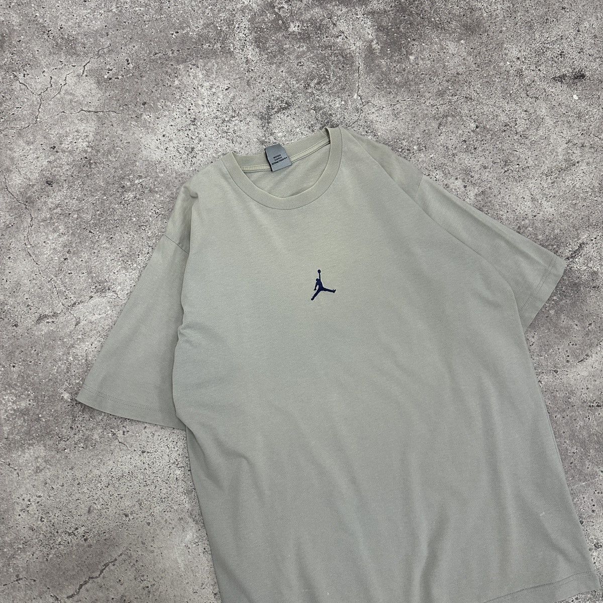 Jordan Brand Vintage 00s Jordan Embroidered logo tee bleached y2k og hype Size US XL / EU 56 / 4 - 3 Thumbnail