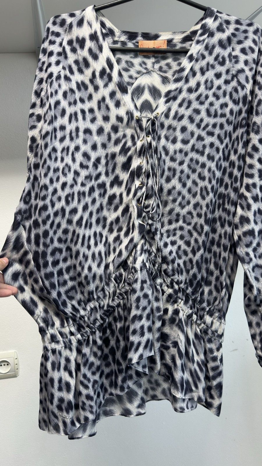 Roberto Cavalli Roberto Cavalli Vintage Silk Blue Animal Print Blouse Size M / US 6-8 / IT 42-44 - 4 Thumbnail