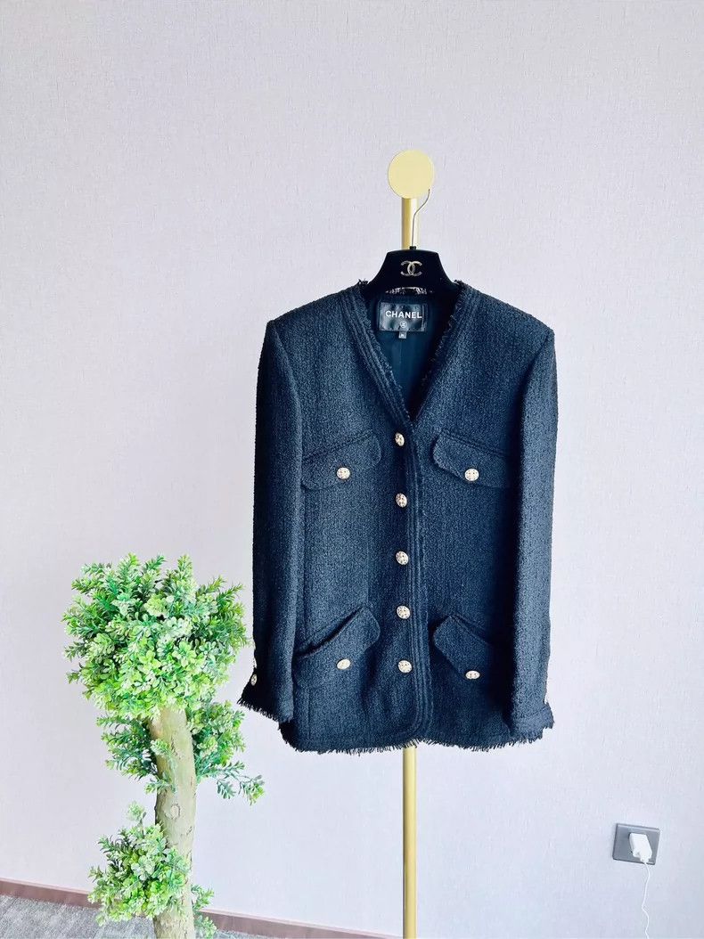 Chanel Chanel Black v-neck jacket Size XS / US 0-2 / IT 36-38 - 1 Thumbnail