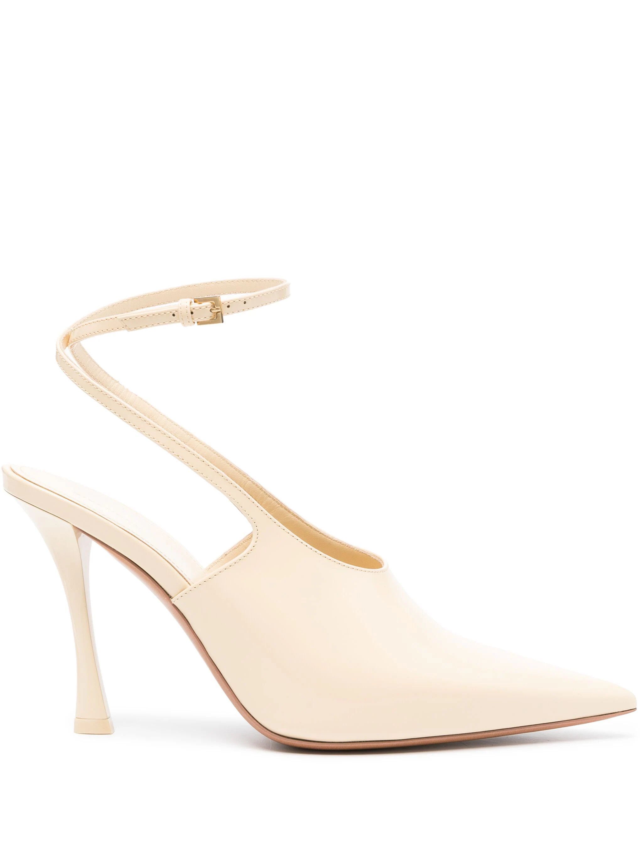 o1loc1c0724 Heeled Pumps in Beige