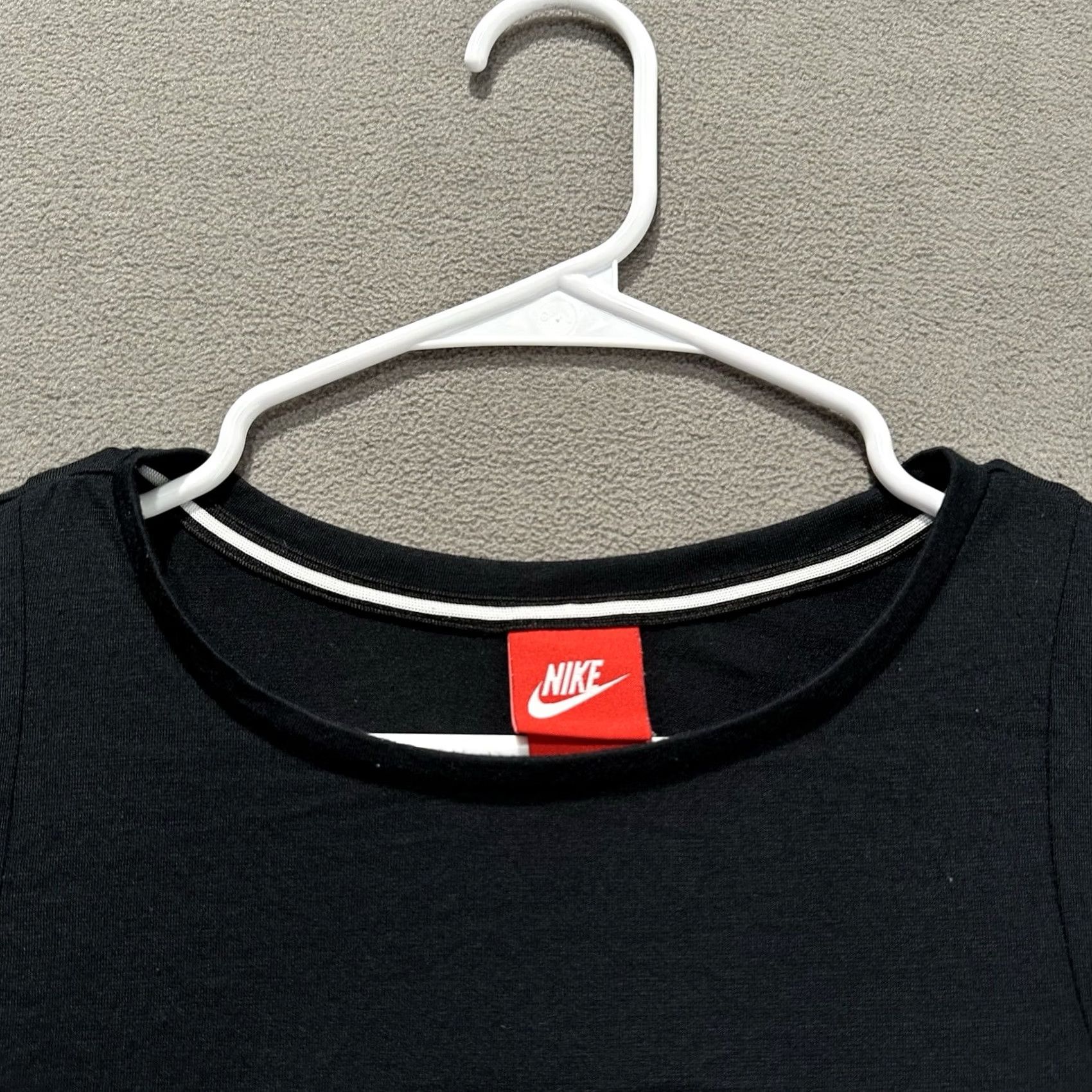 Nike Nike Shirt Womens Small Black Performance Stretch Long Sleeve Training EUC Size S / US 4 / IT 40 - 3 Thumbnail