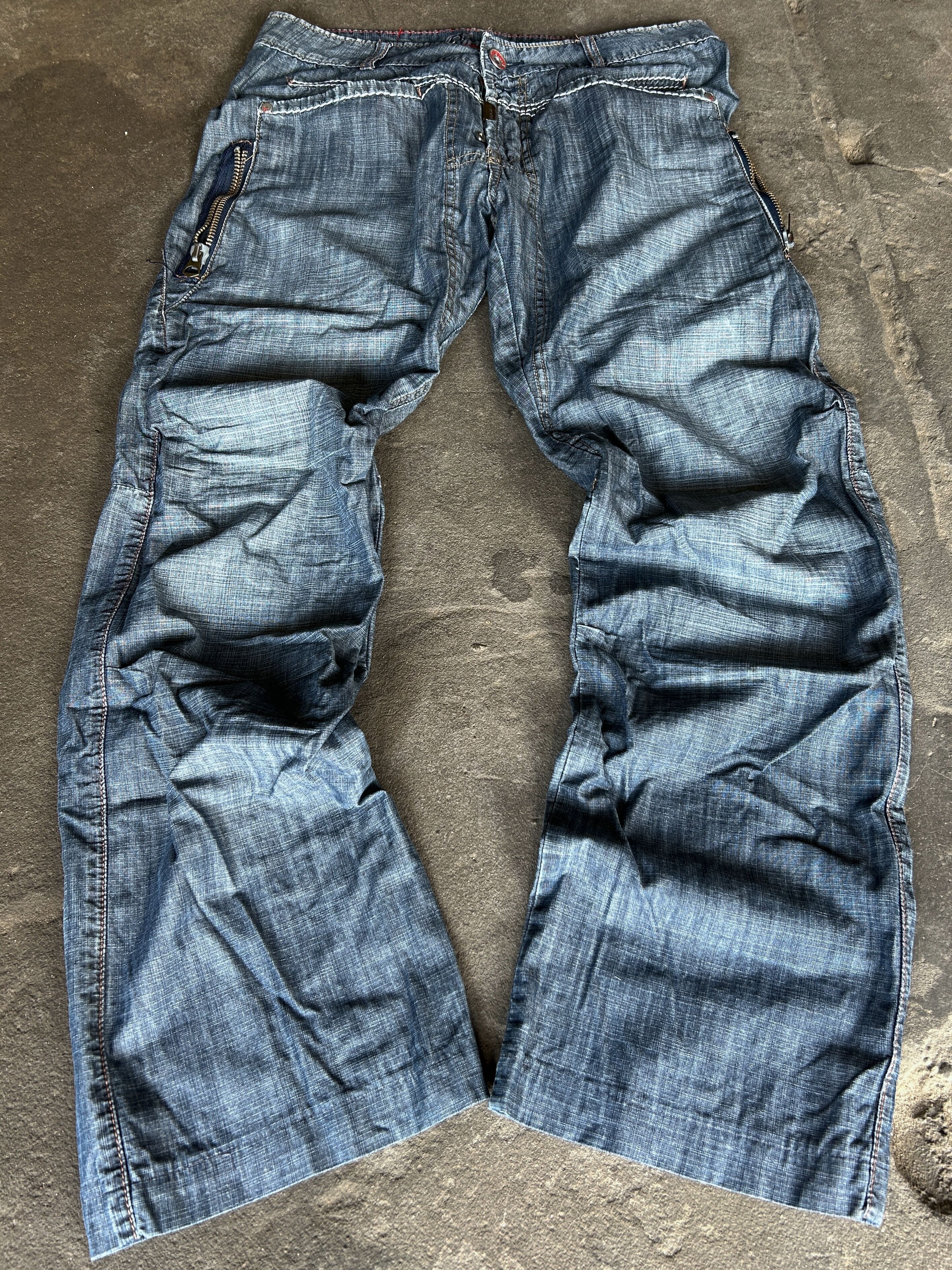 Vintage Y2K Light Wash Cargo Denim Jeans Zip Pocket Skate Style Size US 30 / EU 46 - 1 Thumbnail