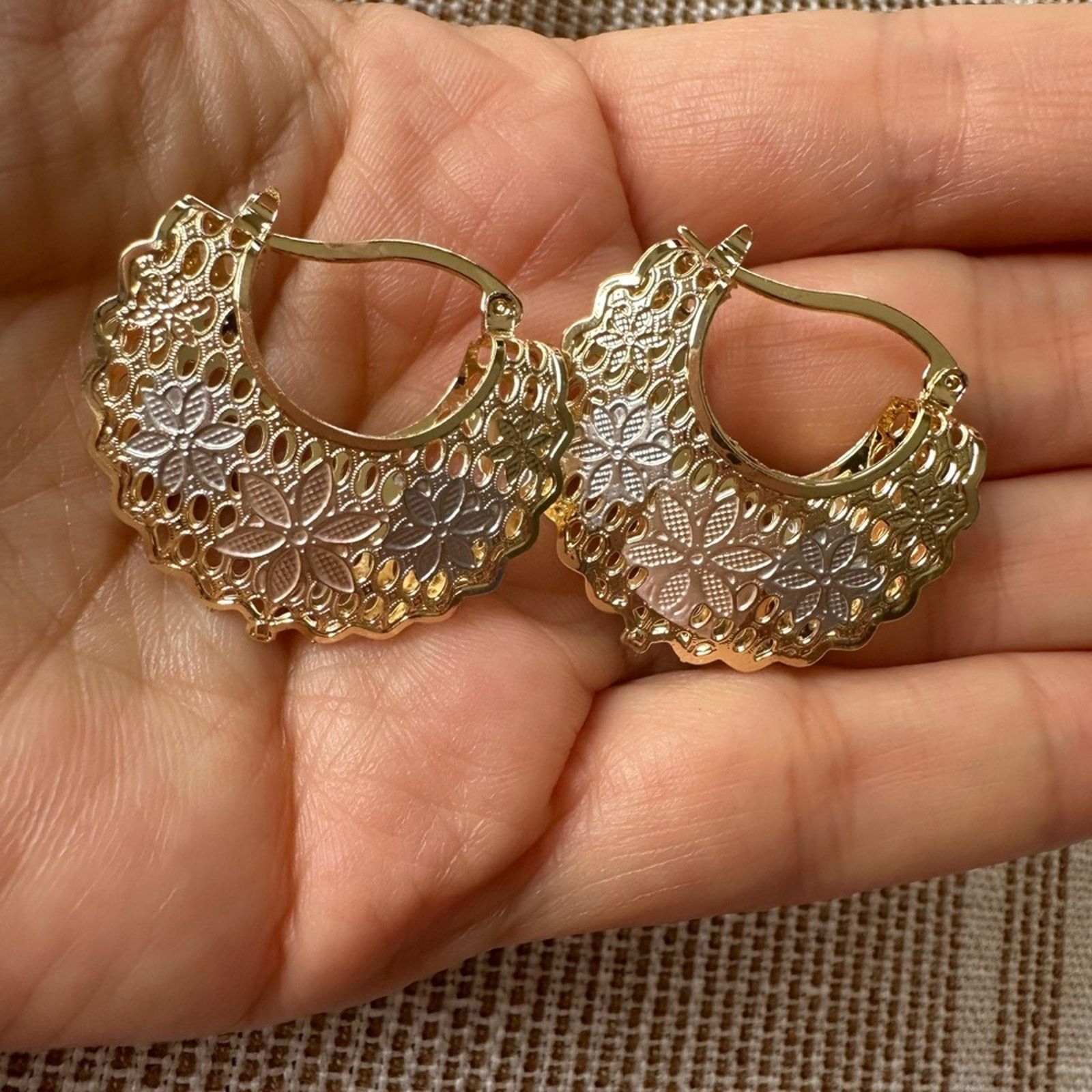 Other Wide Rose Gold Hoop Earrings Size ONE SIZE - 2 Thumbnail
