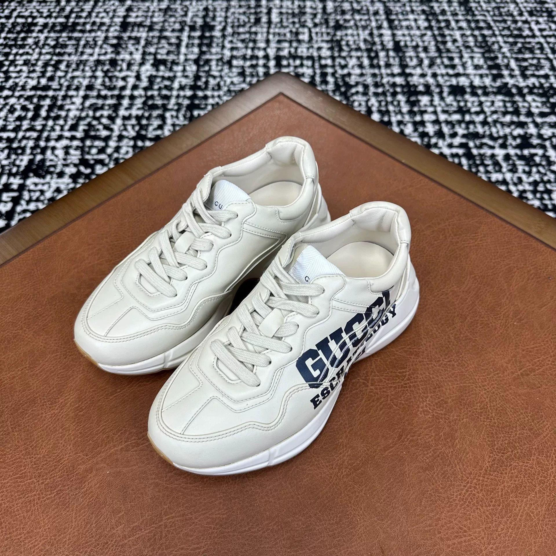 Gucci Gucci Printed Lowtop Sneakers it_34-5 Women Size US 4.5 / IT 34.5 - 1 Thumbnail