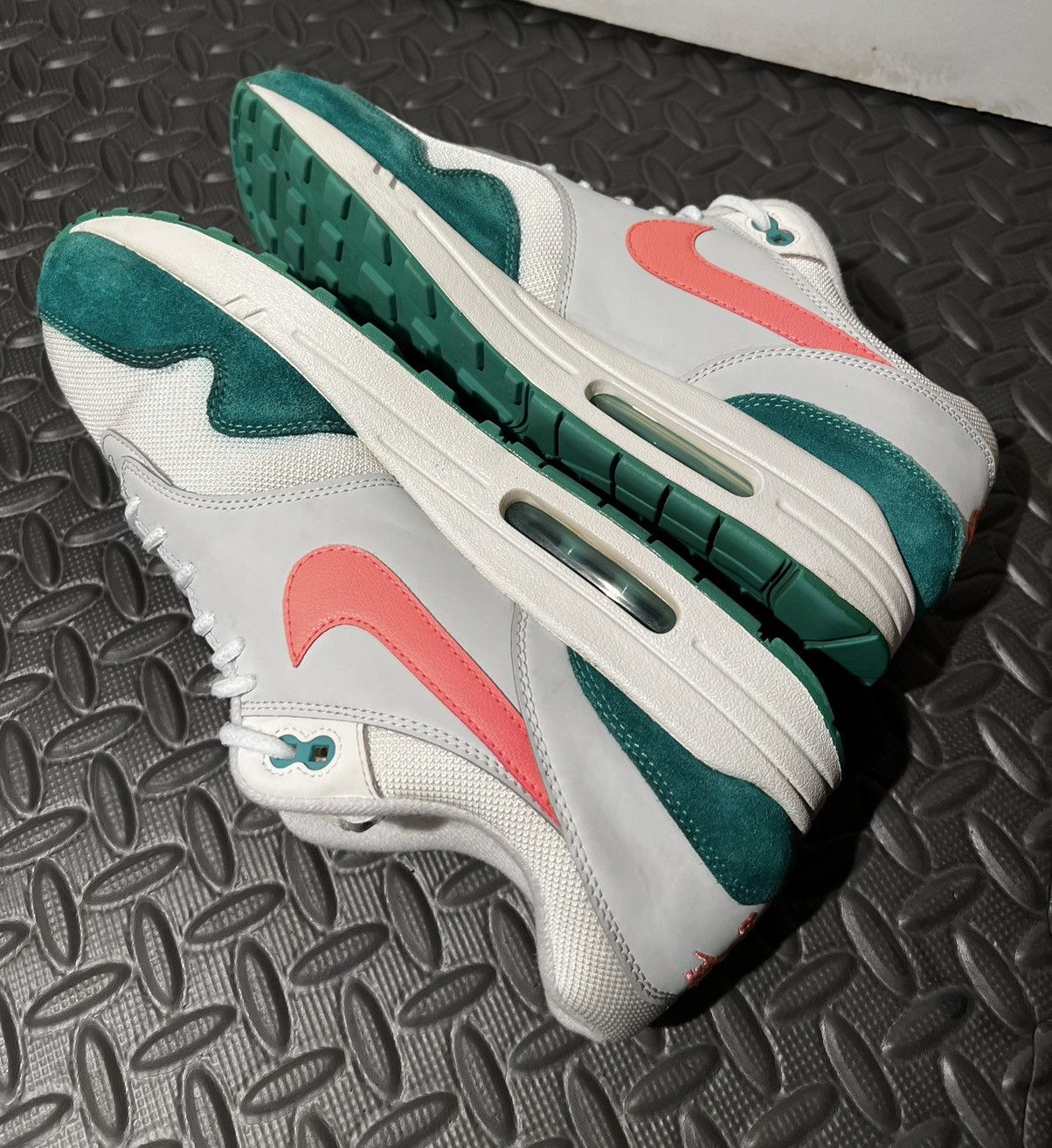 Nike RARE Nike Air Max 1 Watermelon size 11 Mens Shoes 2018 Size US 11 / EU 44 - 4 Thumbnail