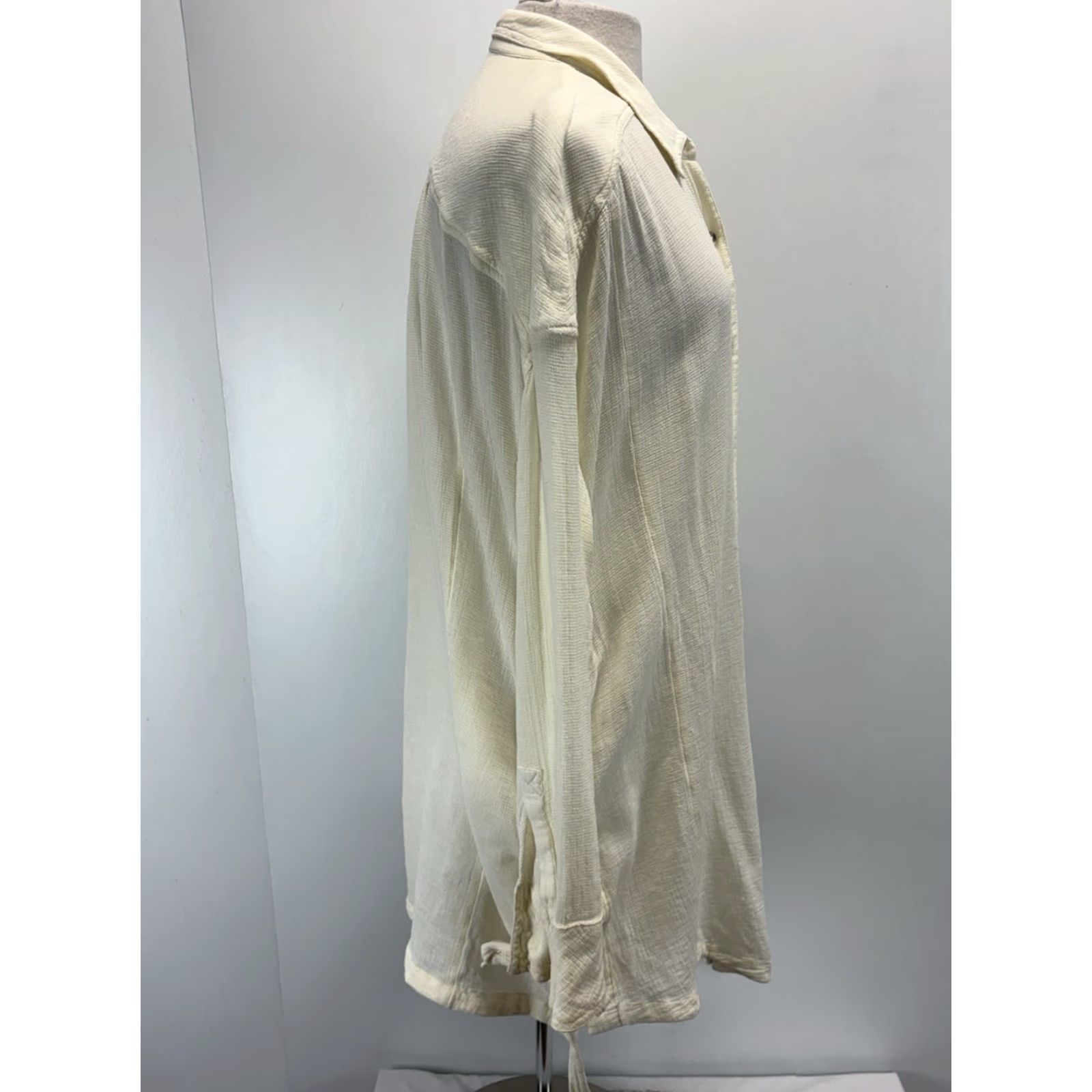 Free People Free People Shirt Large Ivory Oversized Tunic Top Button-Up Long Sleeve Collared Lace Up Sides Size L / US 10 / IT 46 - 4 Thumbnail